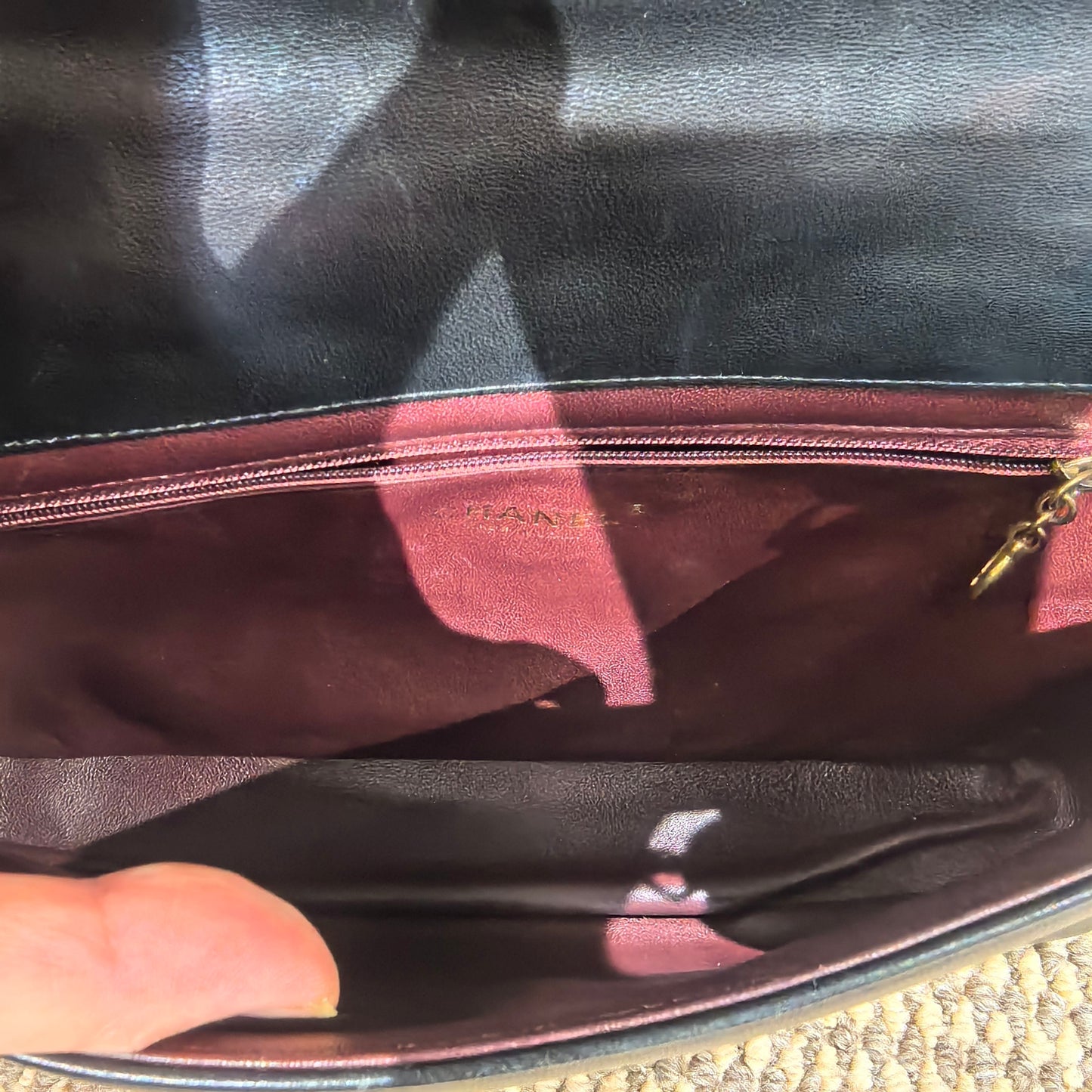 Chanel - Other - Leather - Black - (medium)