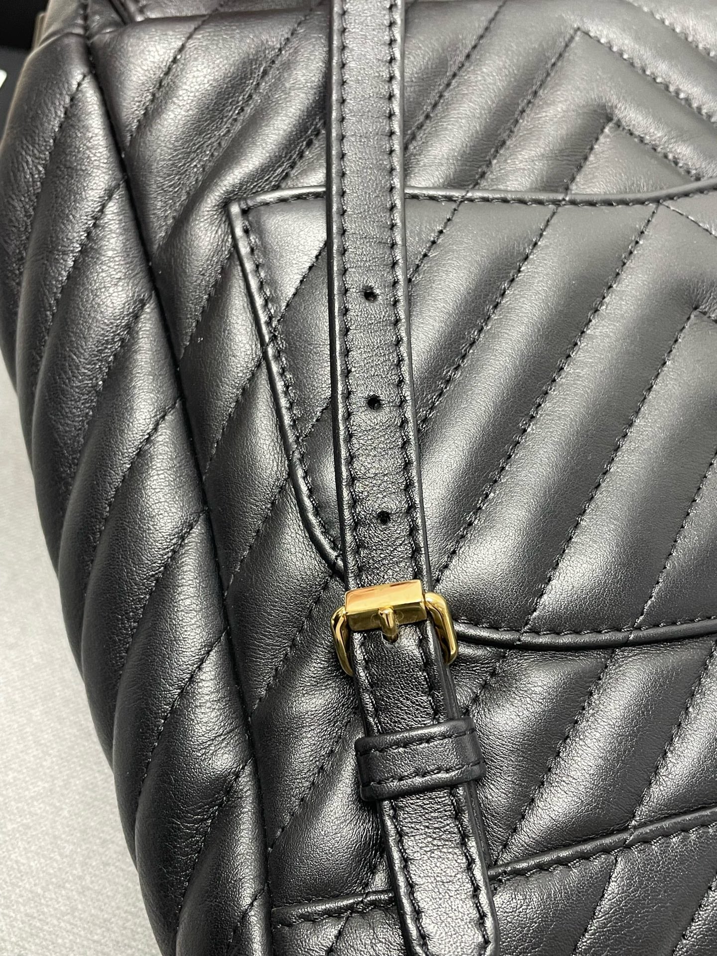 Chanel - Other - Leather - Black - (medium)