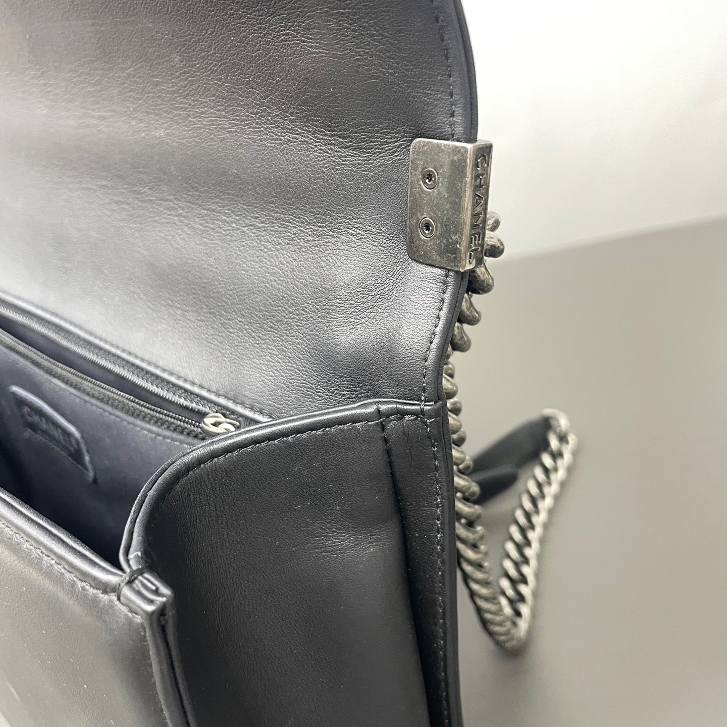 Chanel - Other - Leather - Black - (medium)