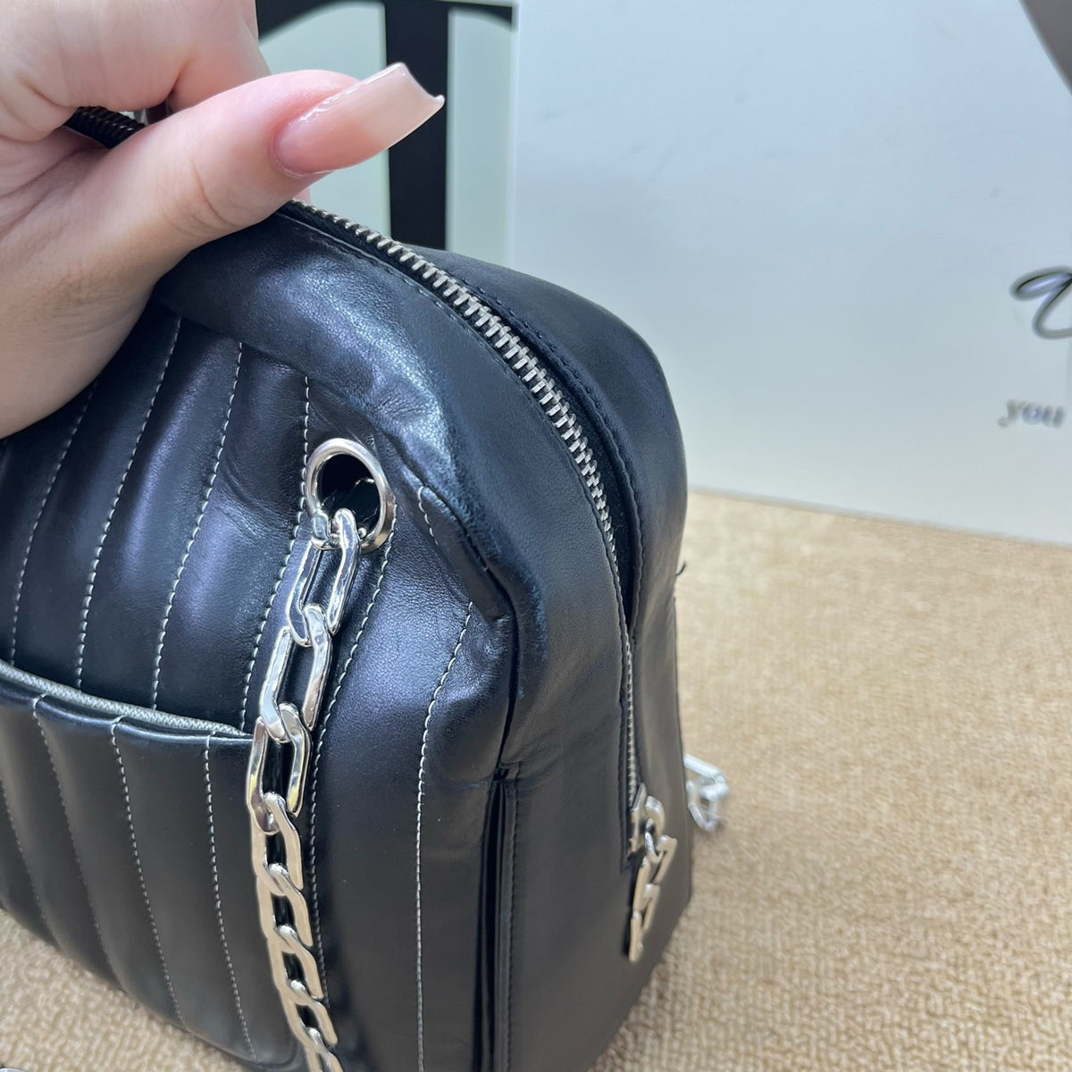 Chanel - Other - Leather - Black - (Medium)