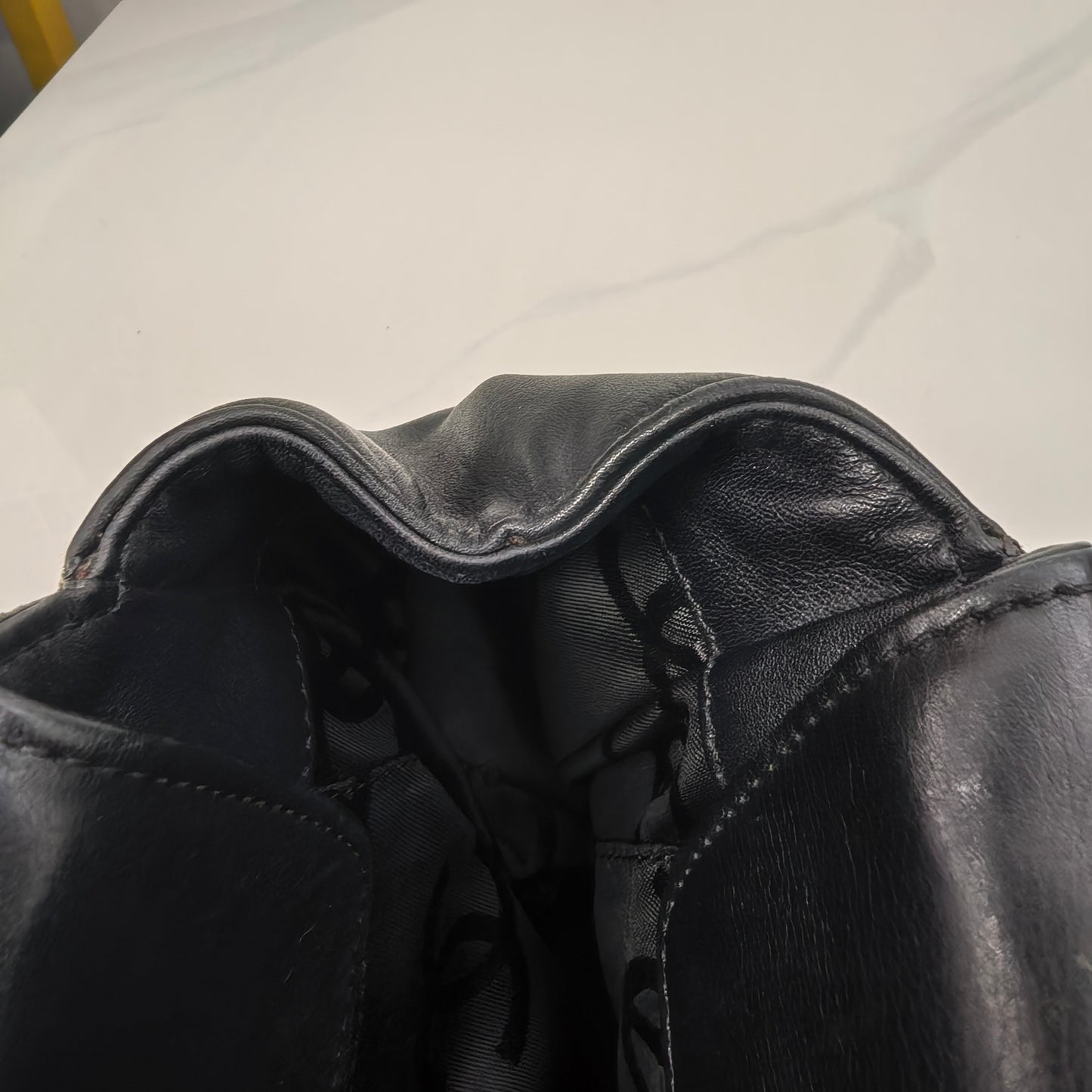 Chanel - Other - Leather - Black - (medium)