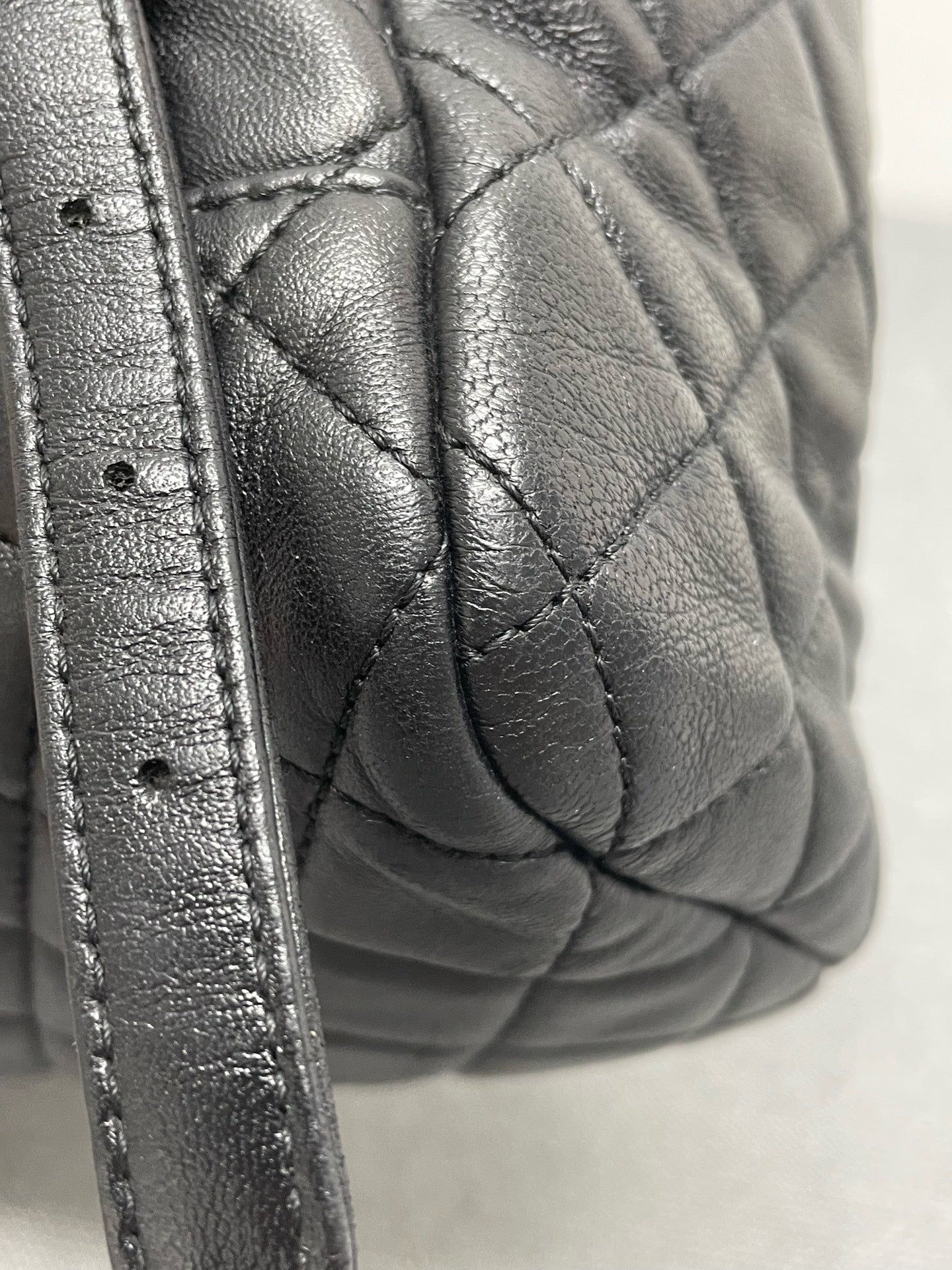 Chanel - Other - Leather - Black - (medium)