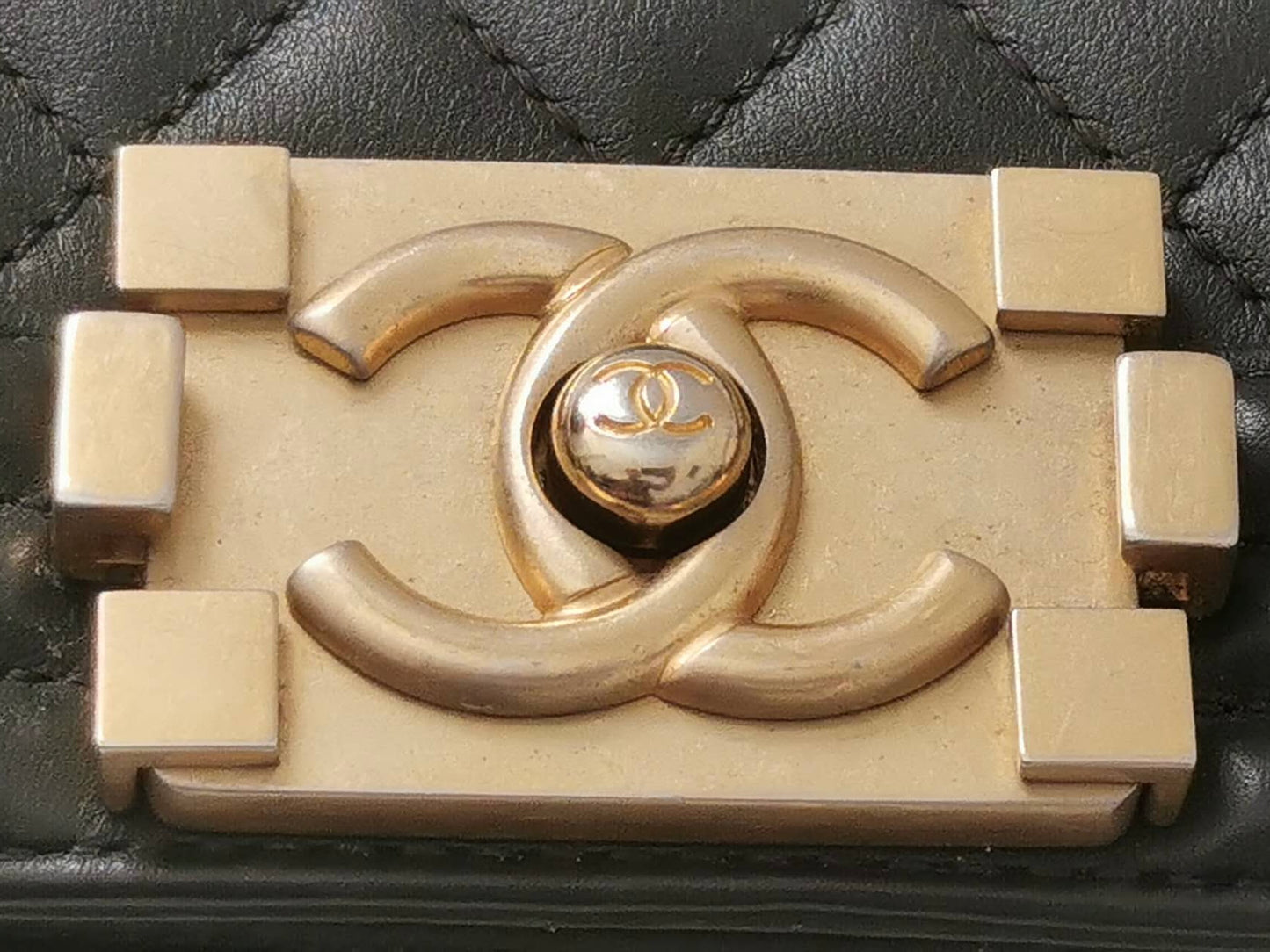 Chanel - Other - Leather - Black - (medium)