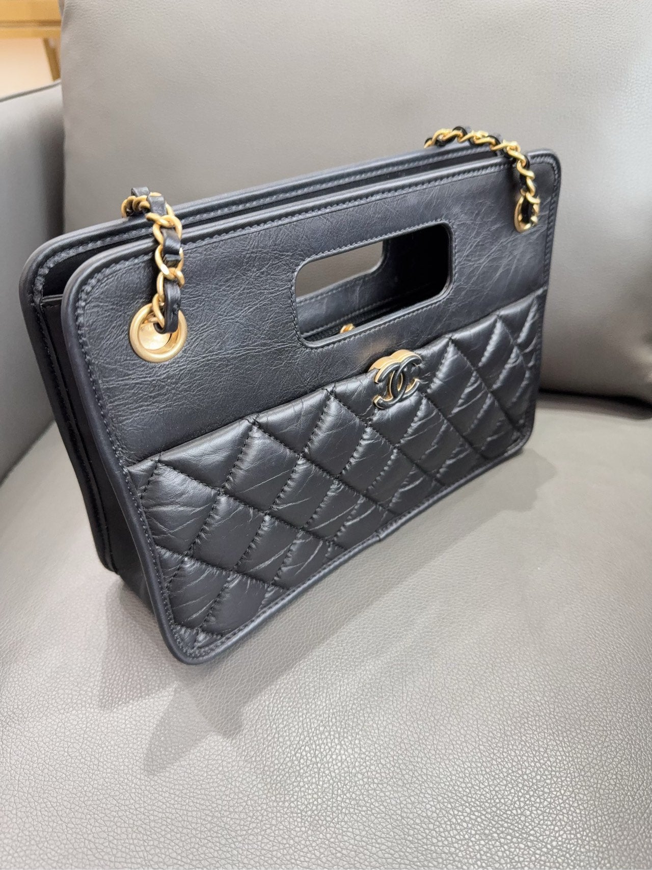 Chanel - Other - Leather - Black - (medium)