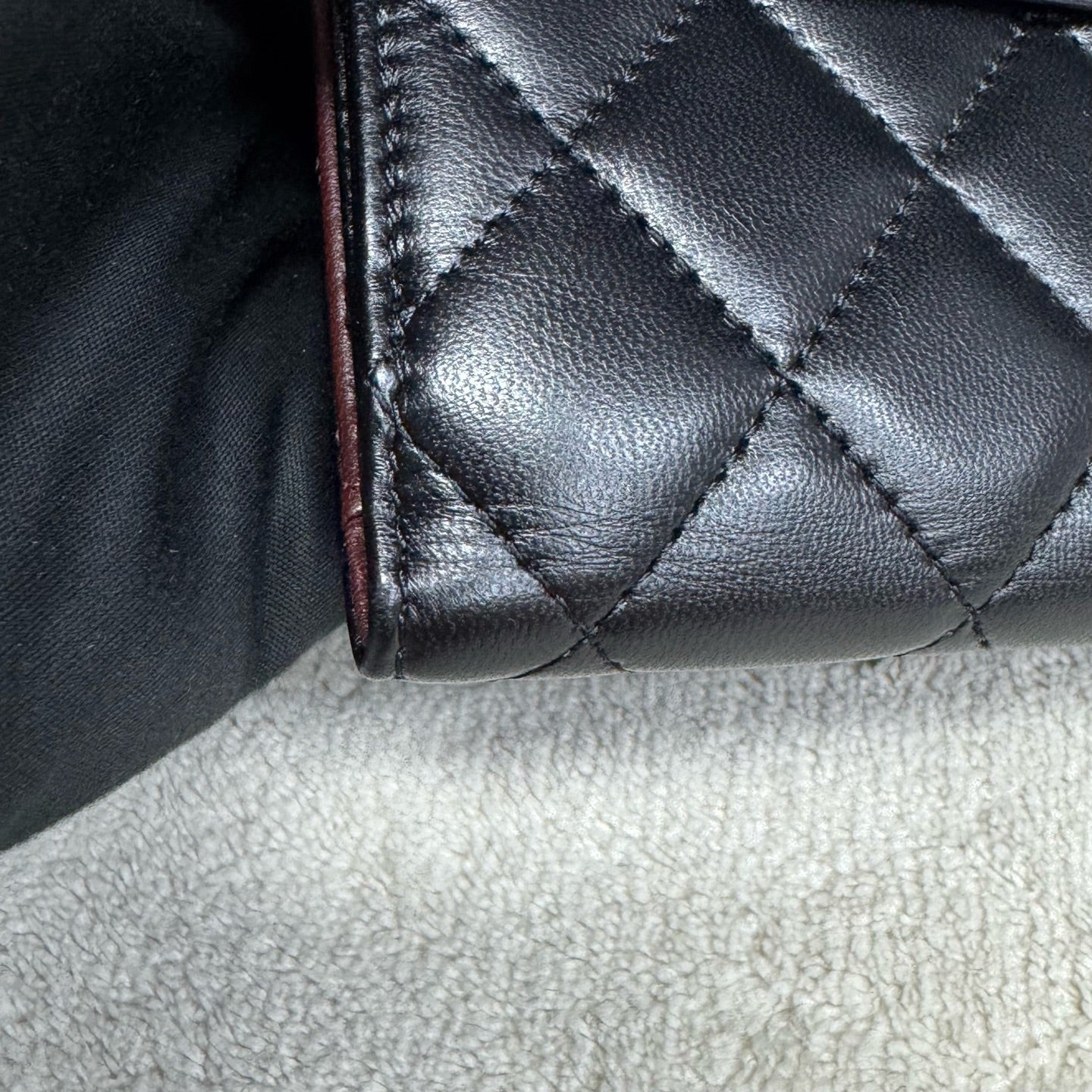 Chanel - Other - Leather - Black - (medium)