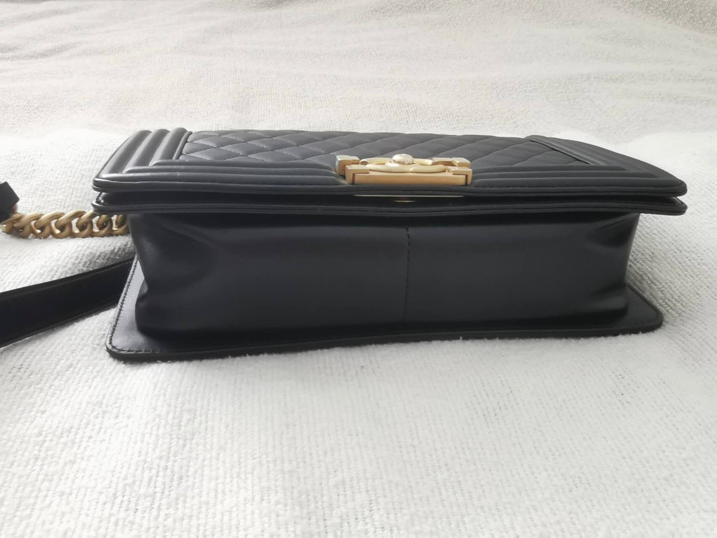 Chanel - Other - Leather - Black - (medium)