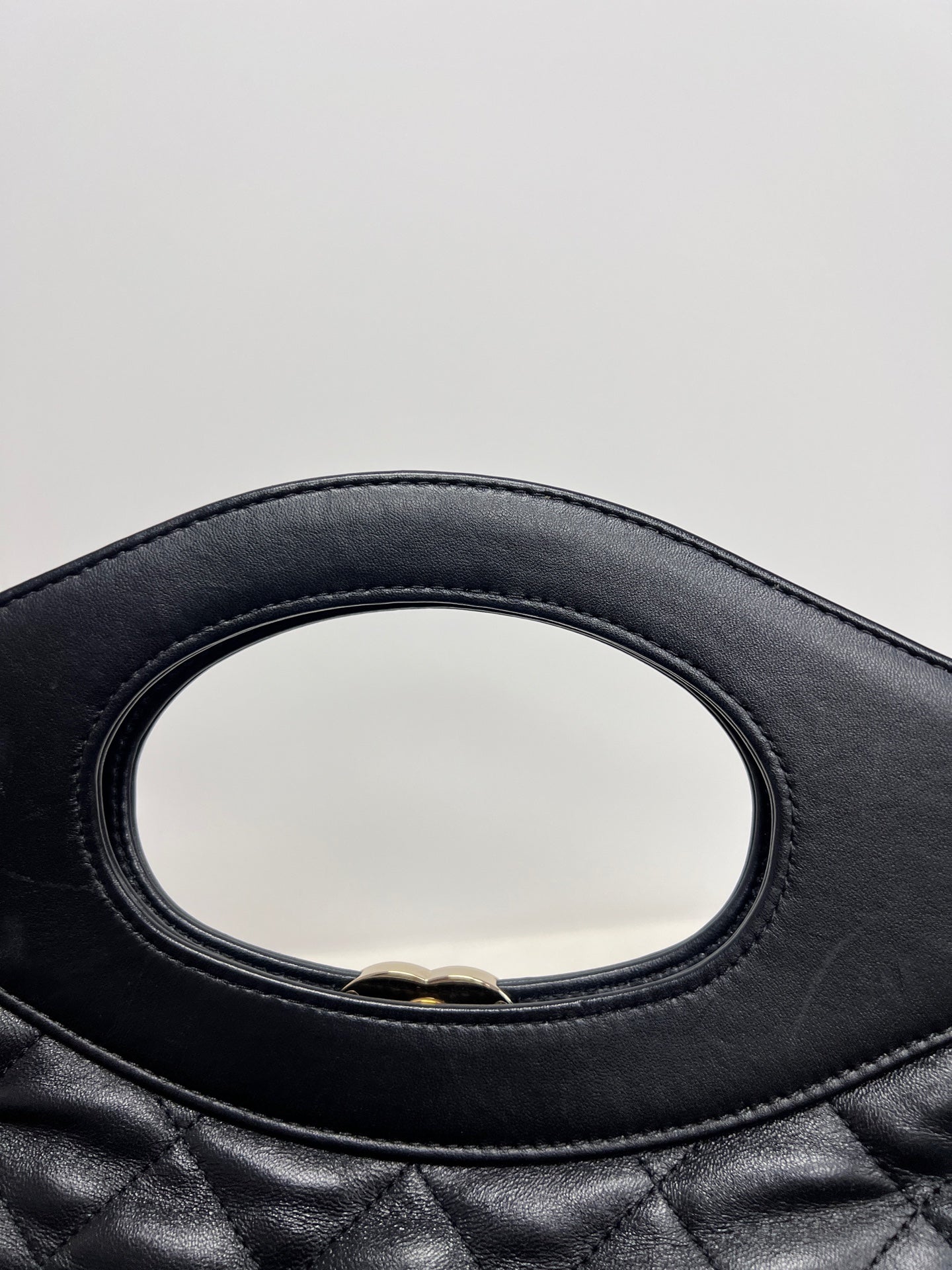 Chanel - Other - Leather - Black - (medium)