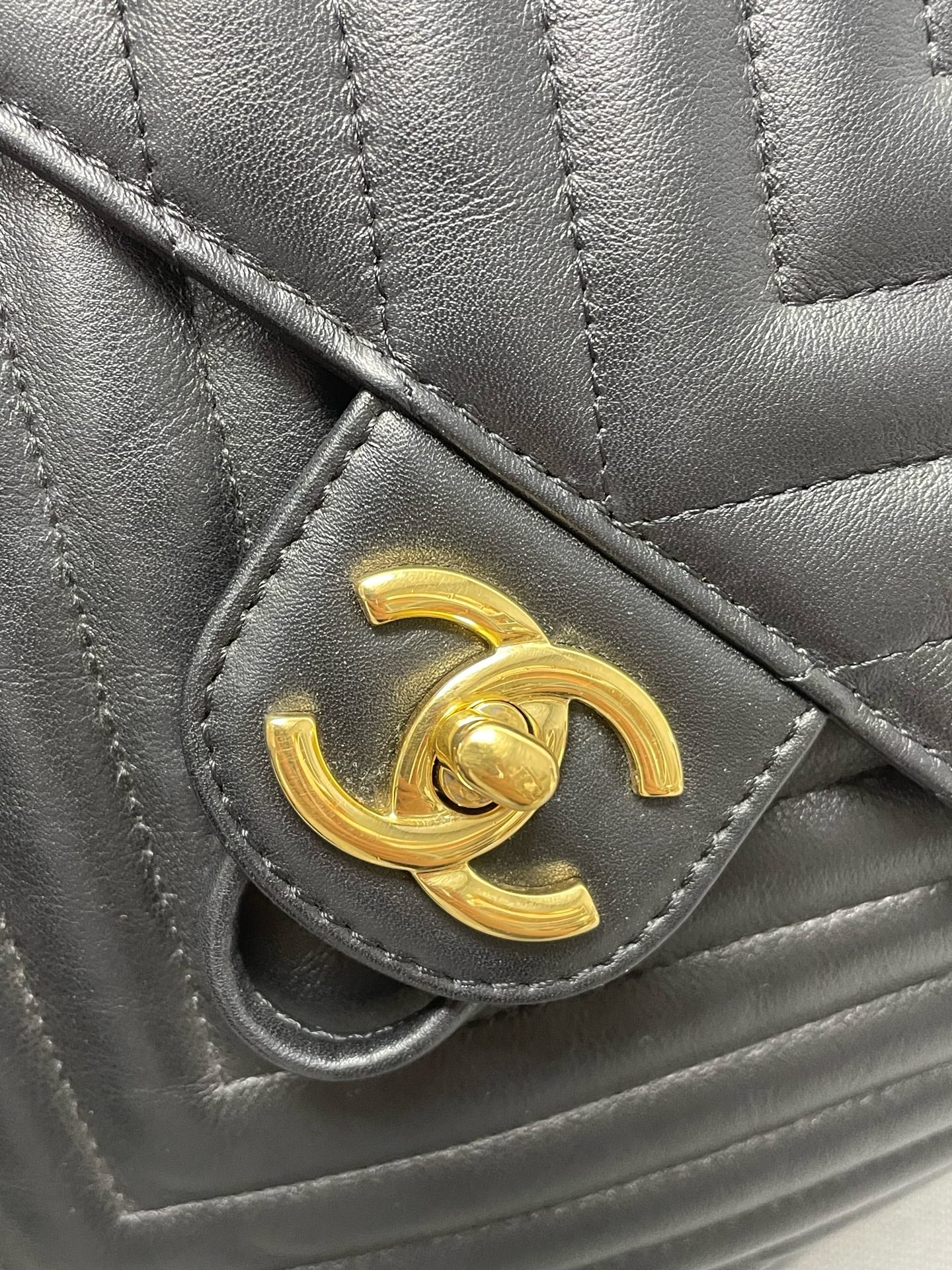 Chanel - Other - Leather - Black - (medium)