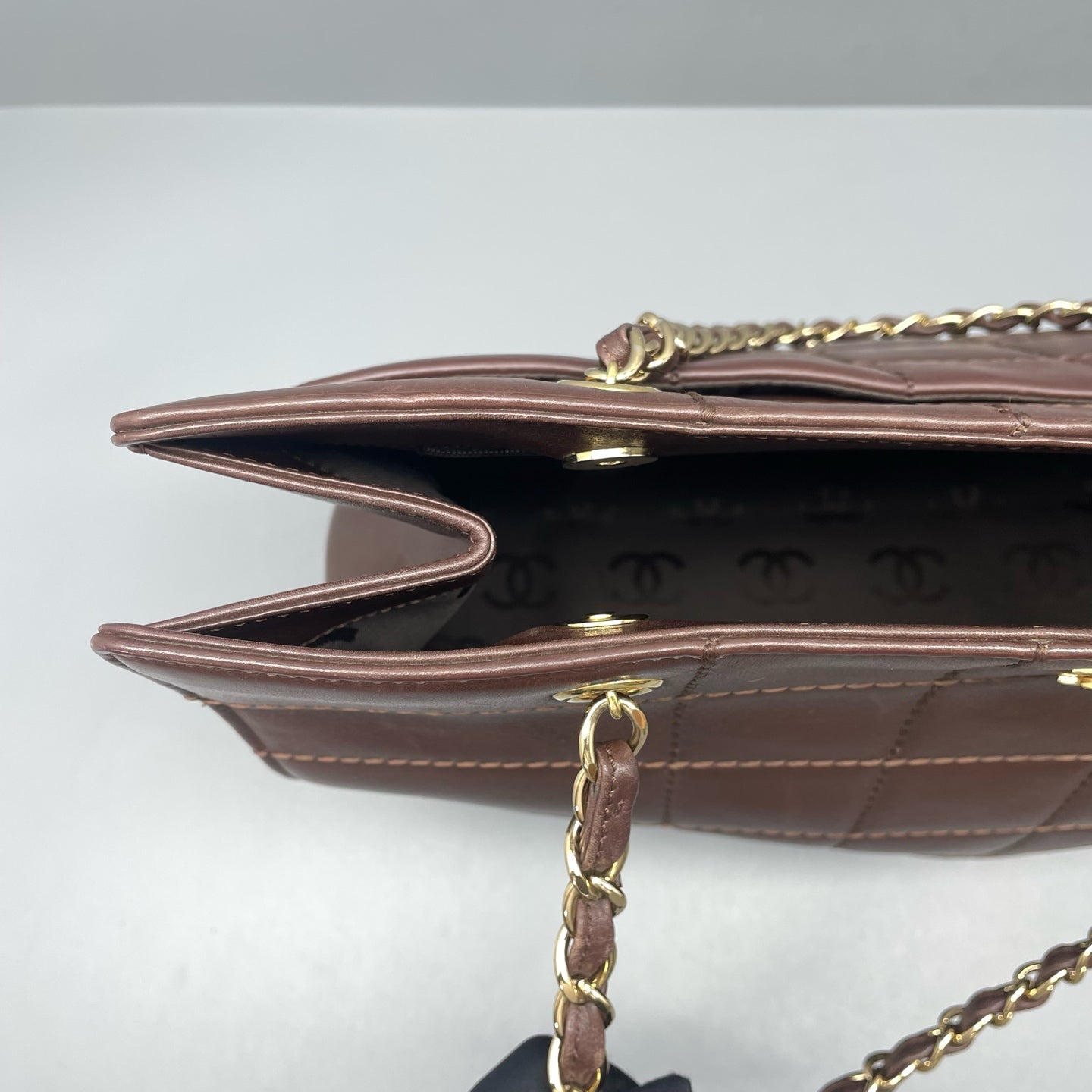 Chanel - Other - Leather - Brown - (Large)