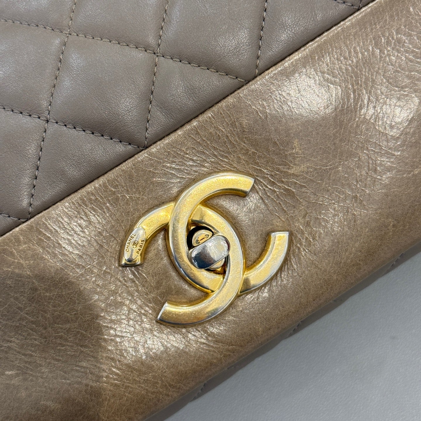 Chanel - Other - Leather - Brown - (Medium)