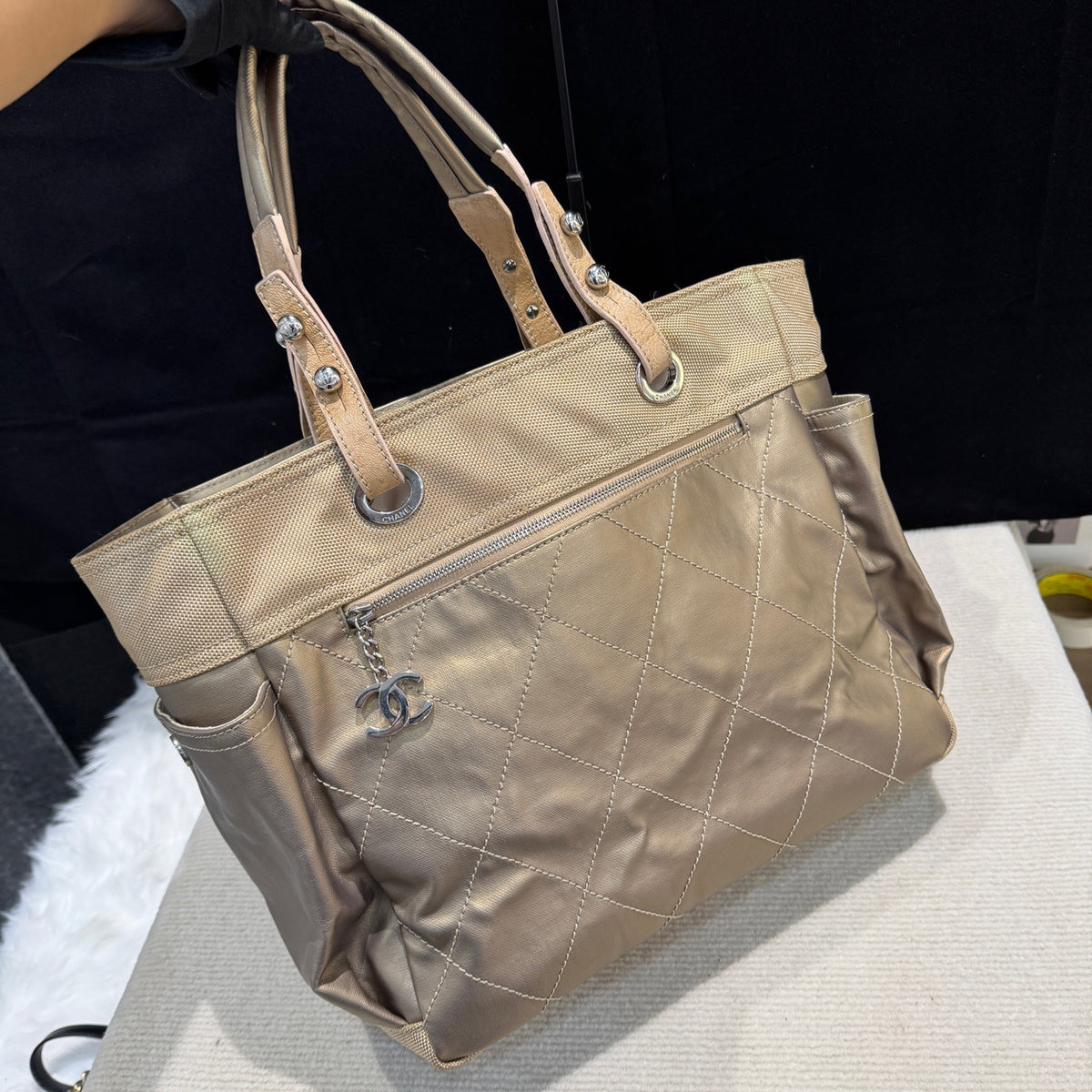 Chanel - Other - Leather - Gold - (large)