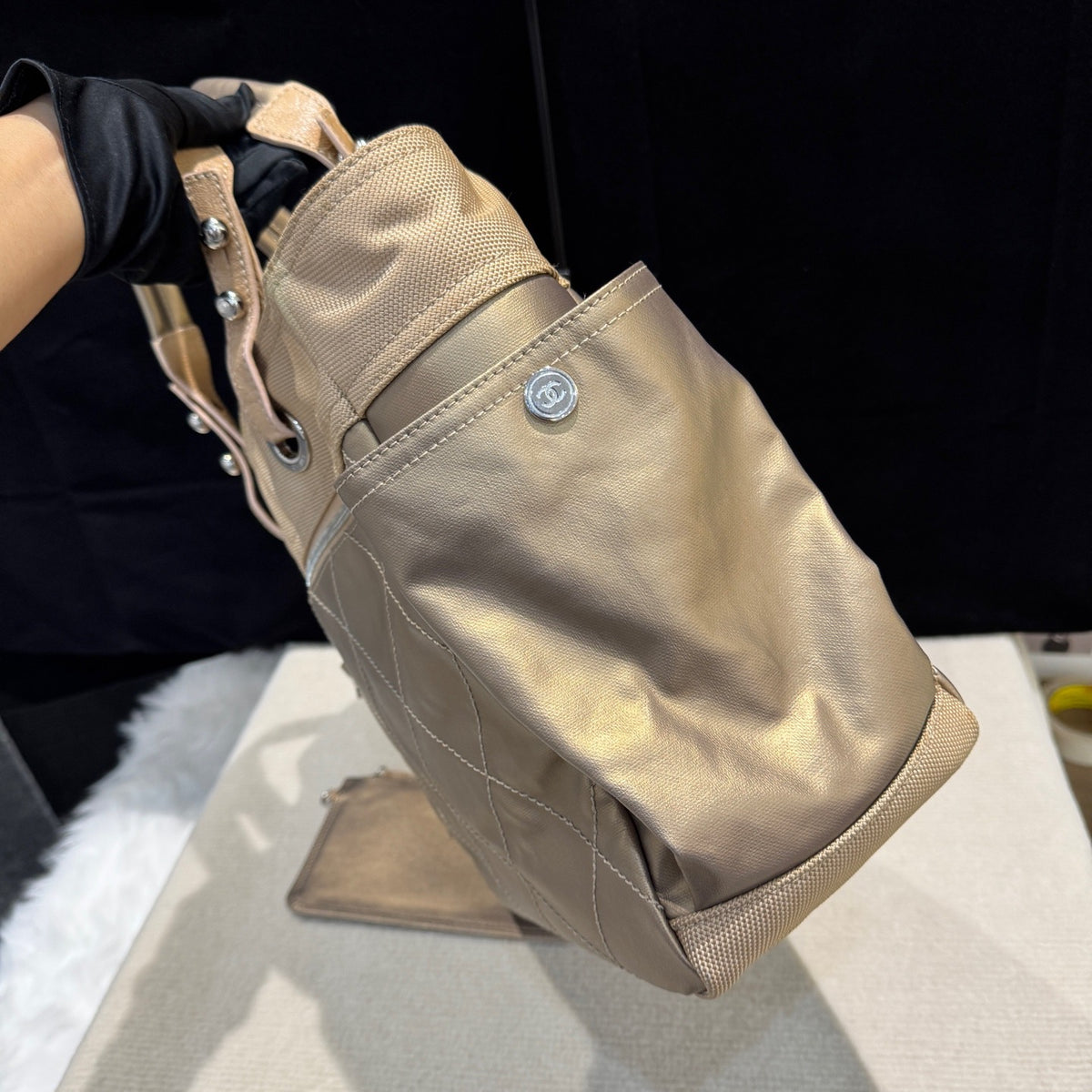 Chanel - Other - Leather - Gold - (large)