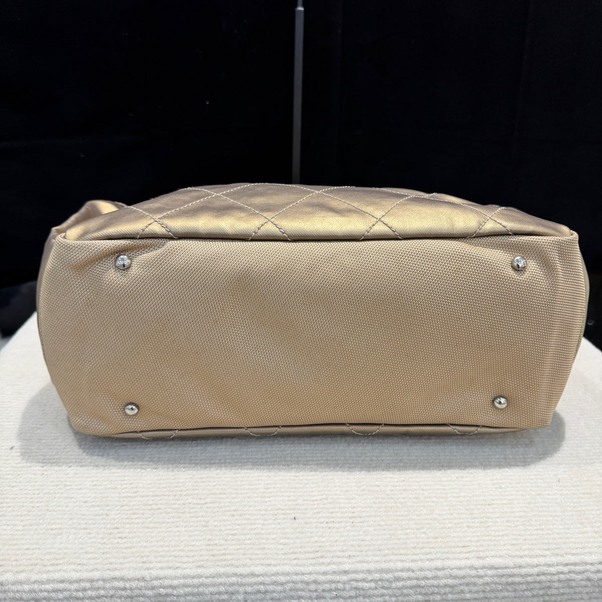 Chanel - Other - Leather - Gold - (large)