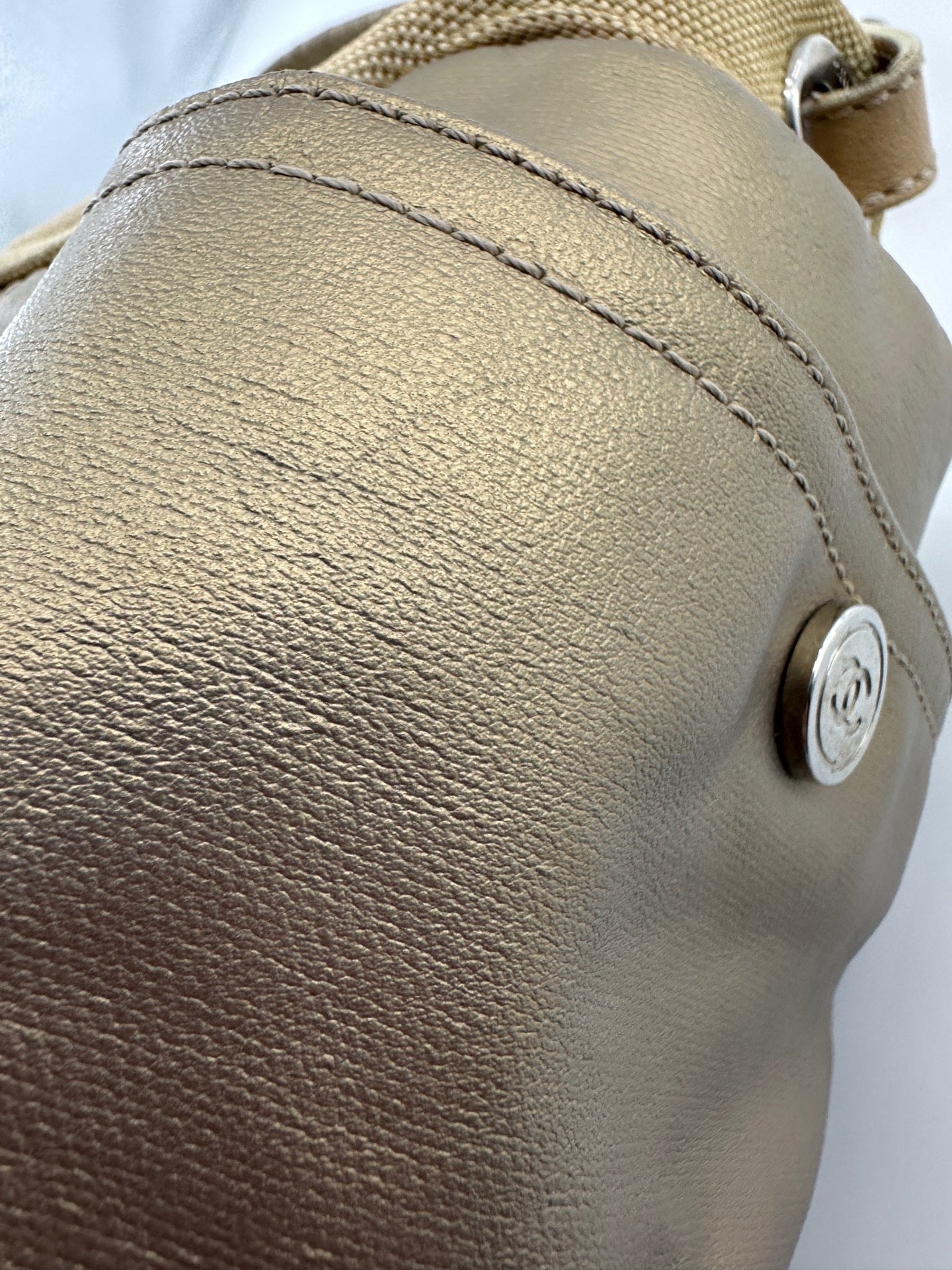Chanel - Other - Leather - Gold - (large)