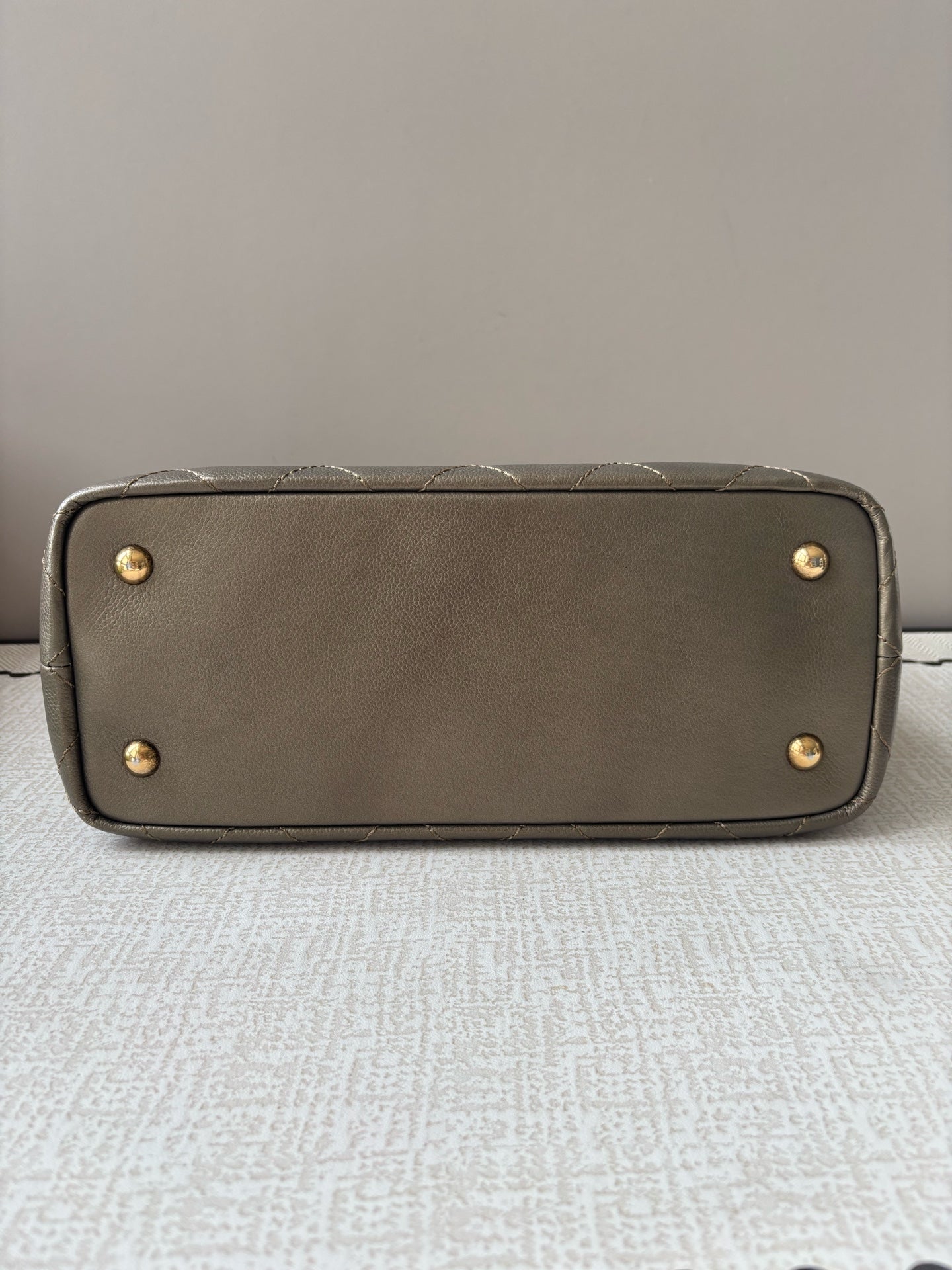 Chanel - Other - Leather - Gold - (medium)