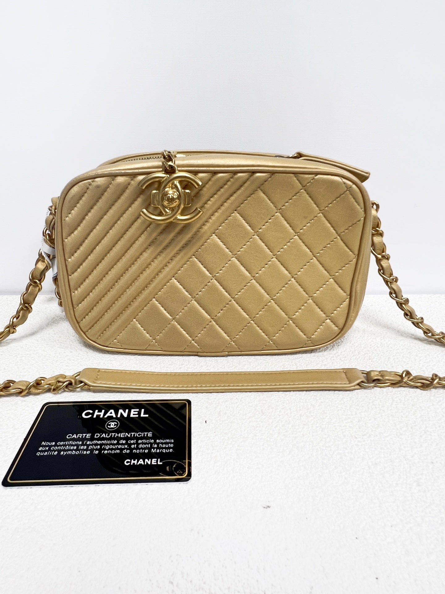 Chanel - Other - Leather - Gold - (small)