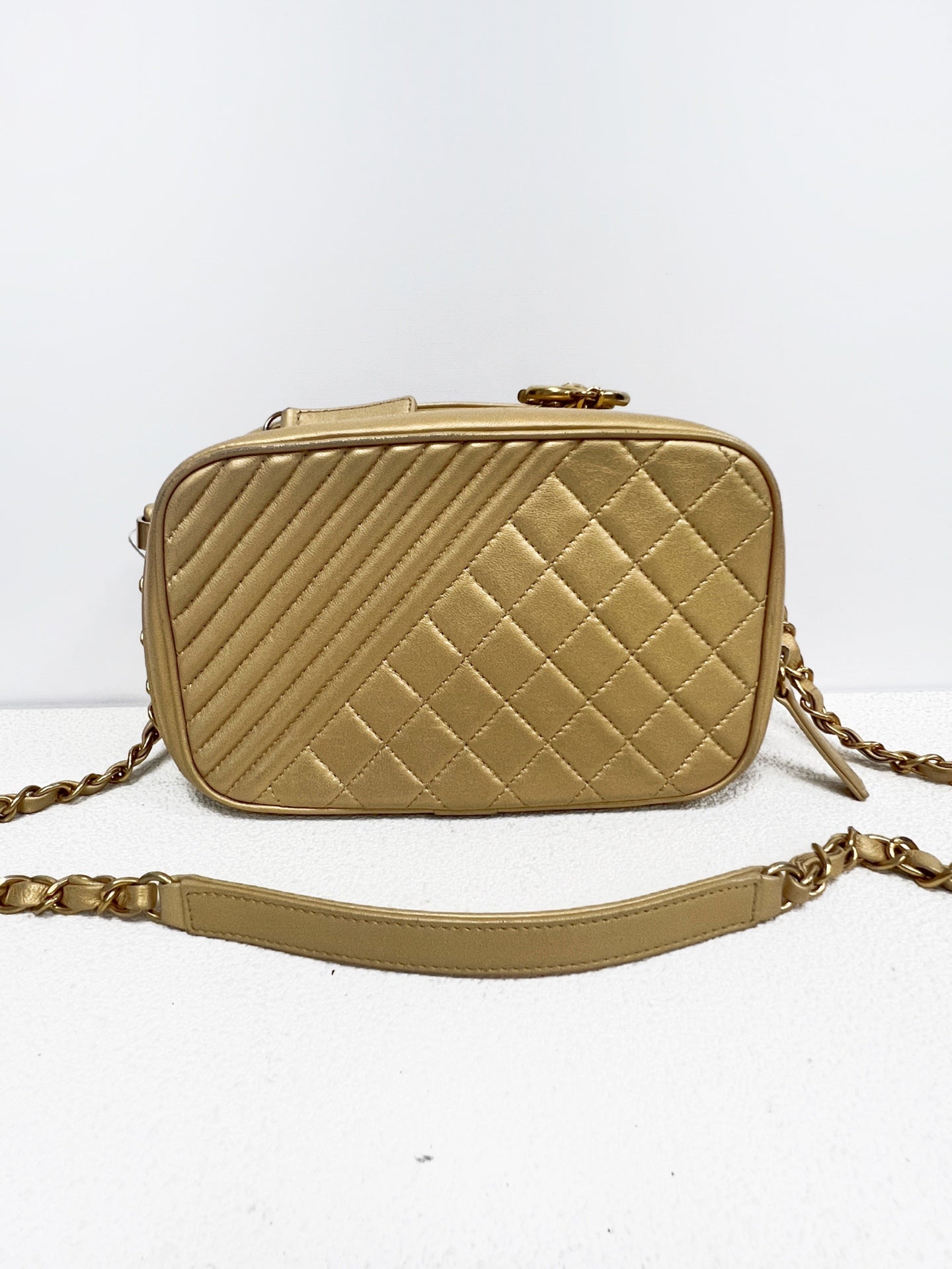 Chanel - Other - Leather - Gold - (small)
