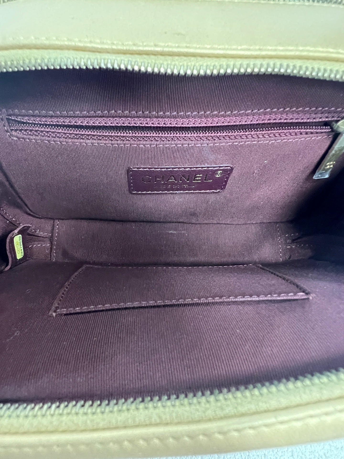 Chanel - Other - Leather - Gold - (small)