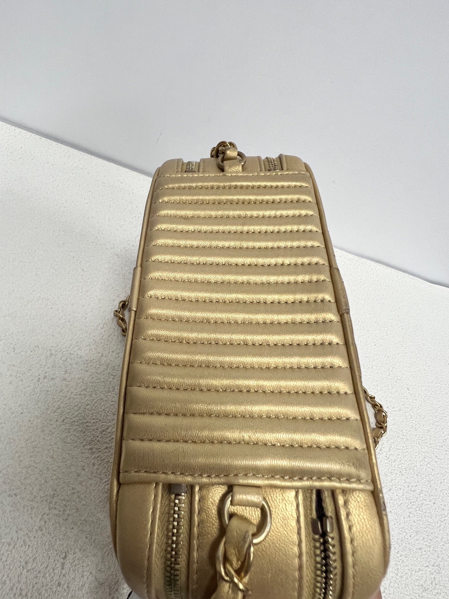 Chanel - Other - Leather - Gold - (small)