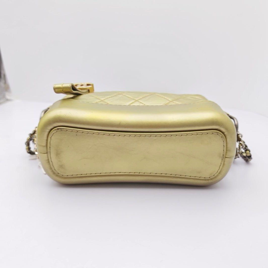 Chanel - Other - Leather - Gold - (small)