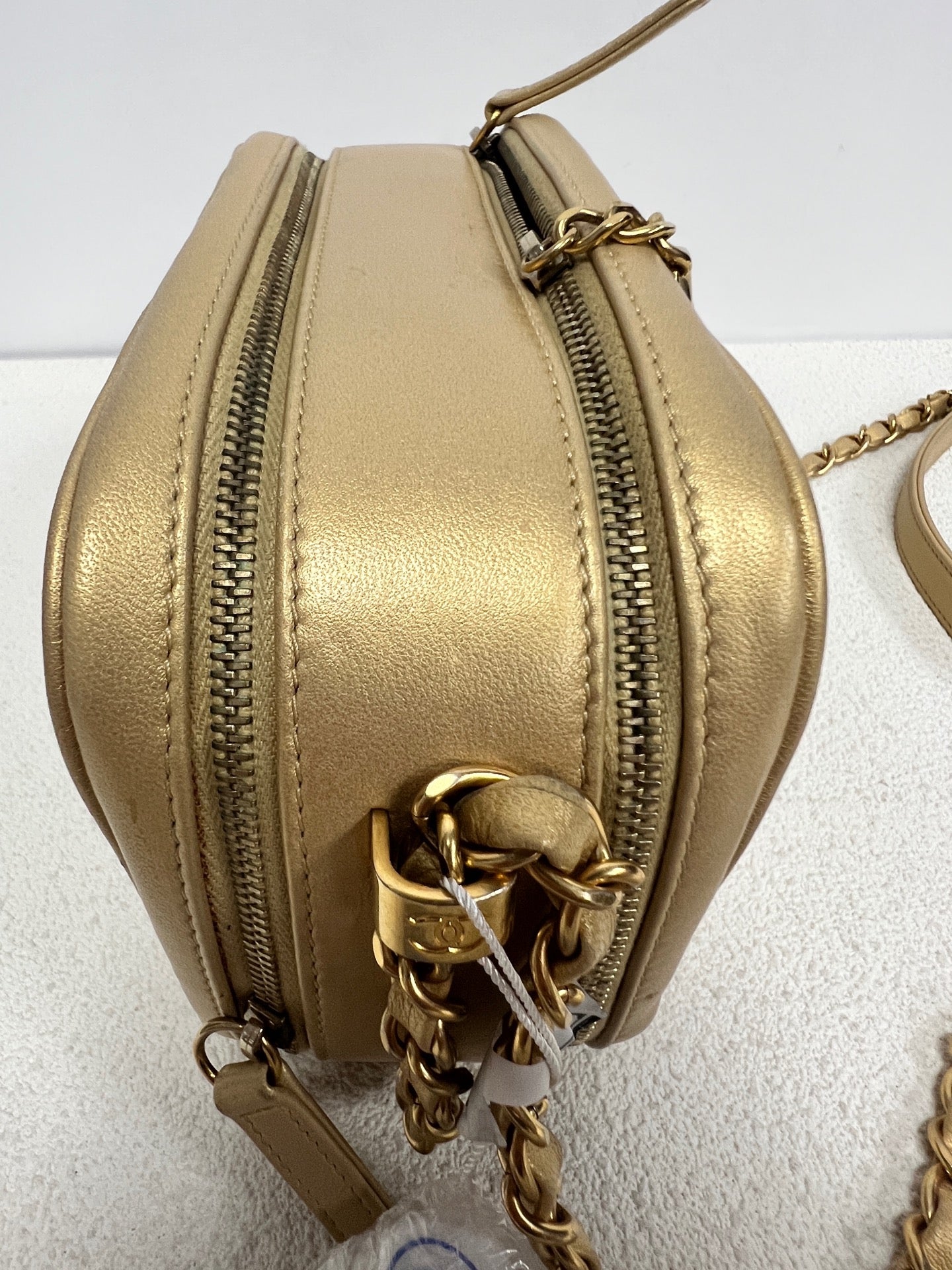 Chanel - Other - Leather - Gold - (small)