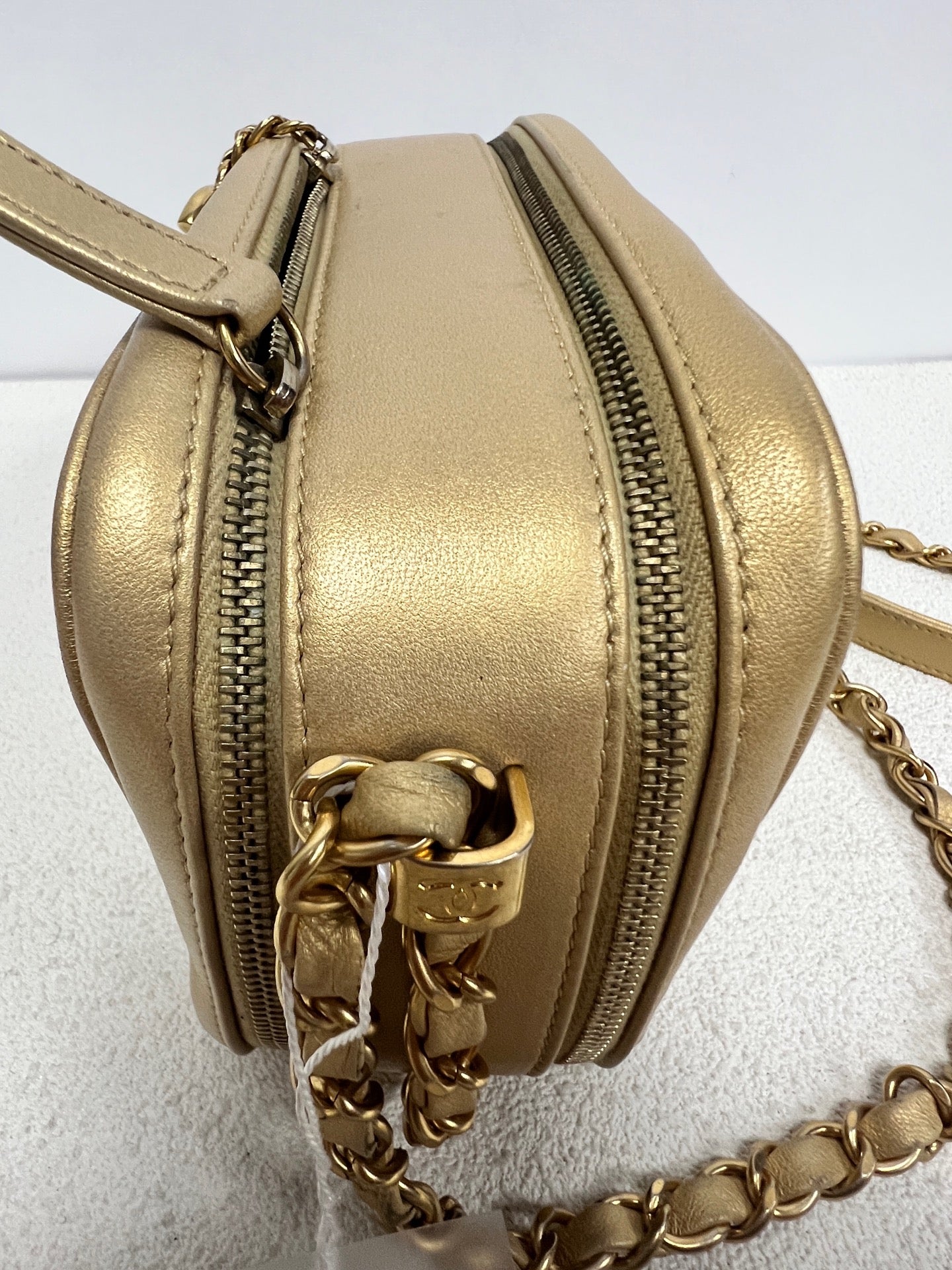 Chanel - Other - Leather - Gold - (small)