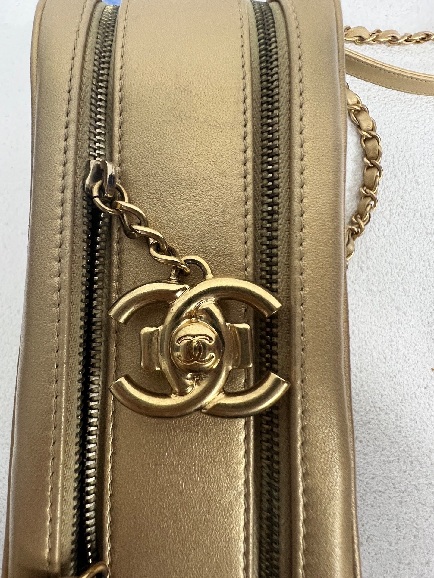 Chanel - Other - Leather - Gold - (small)