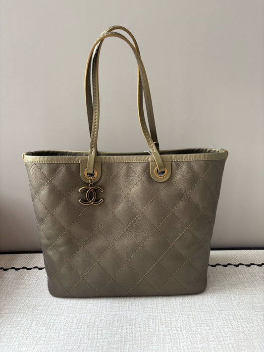 Chanel - Other - Leather - Green - (medium)