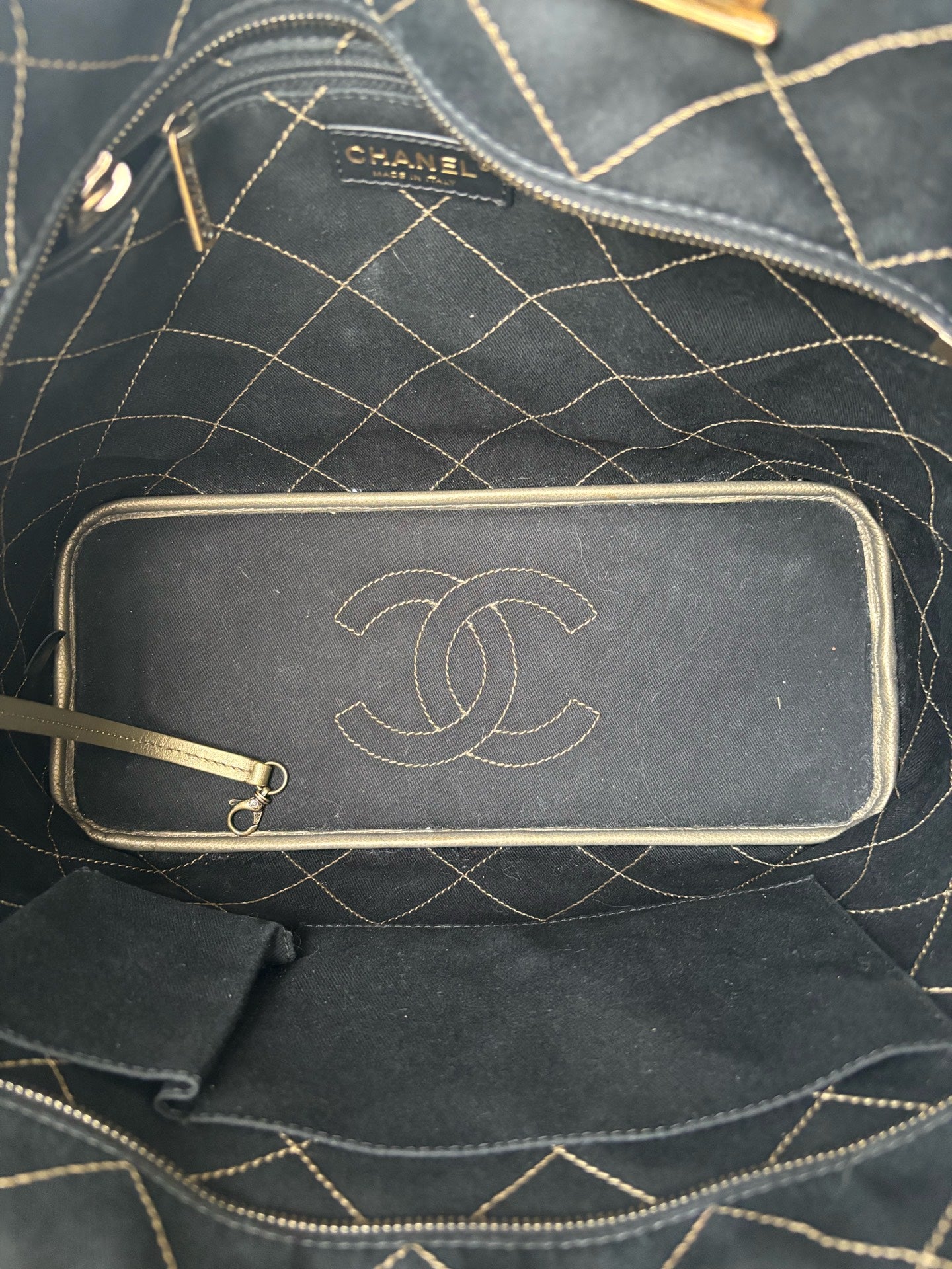 Chanel - Other - Leather - Green - (medium)