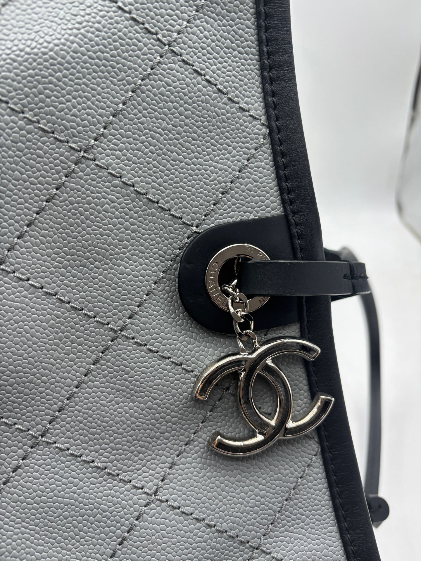 Chanel - Other - Leather - Grey - (Large)