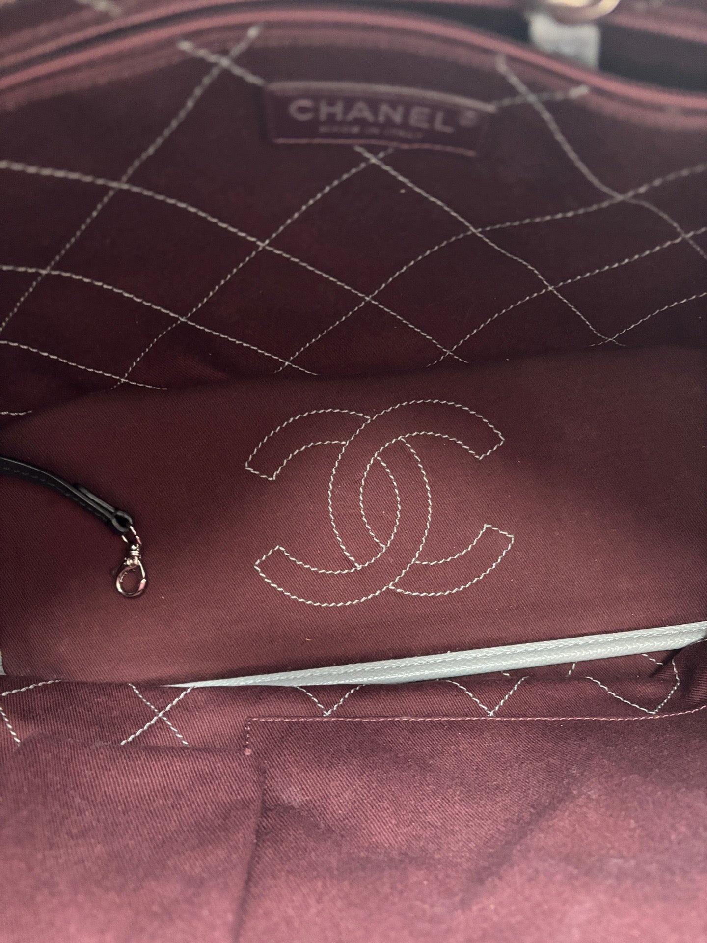 Chanel - Other - Leather - Grey - (Large)