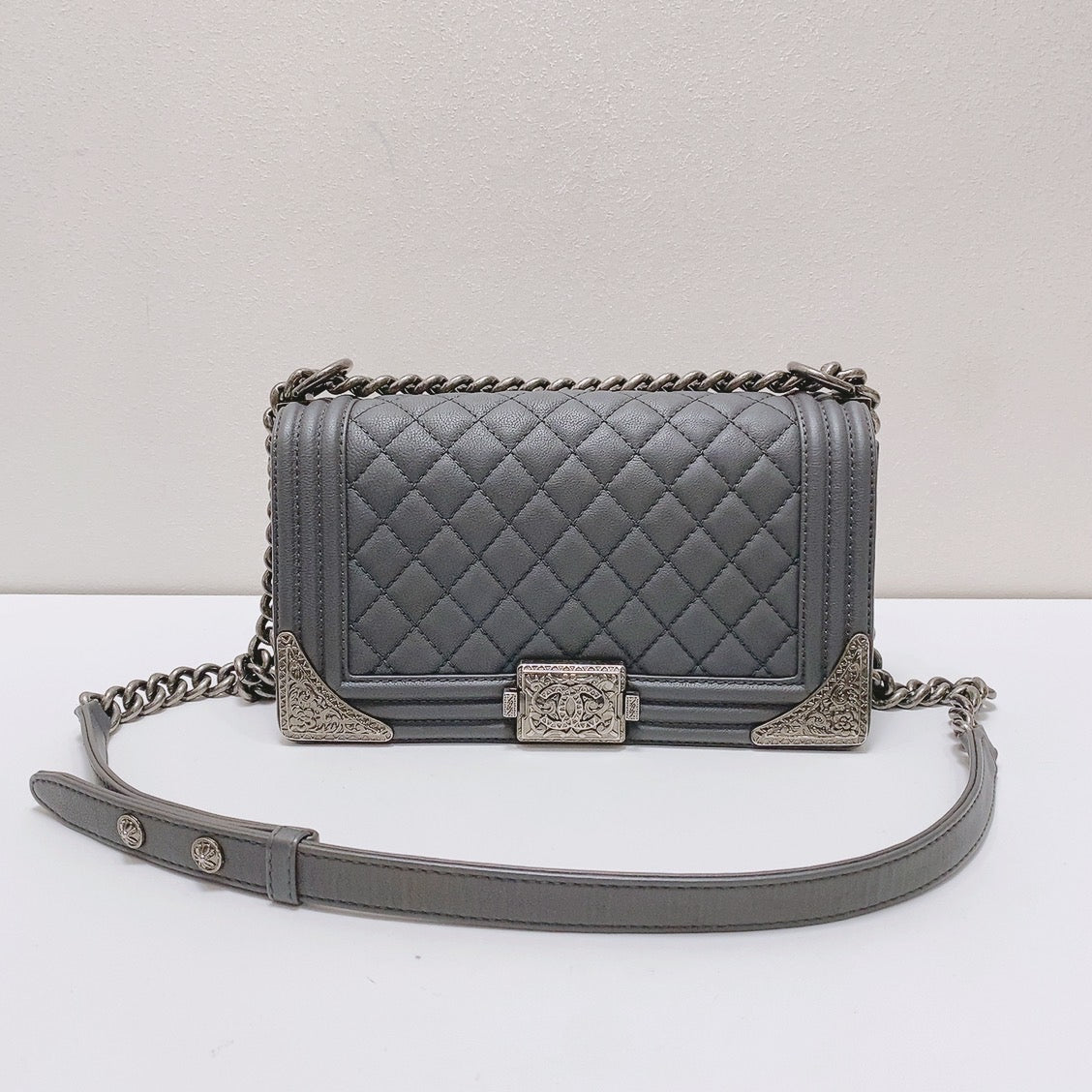 Chanel - Other - Leather - Grey - (medium)