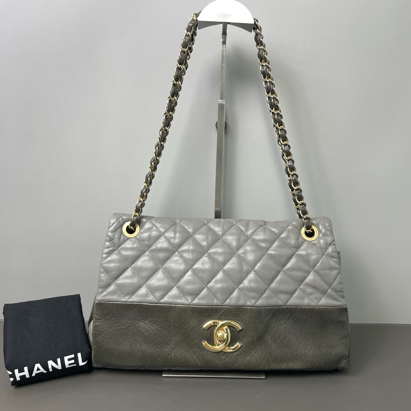 Chanel - Other - Leather - Grey - (medium)
