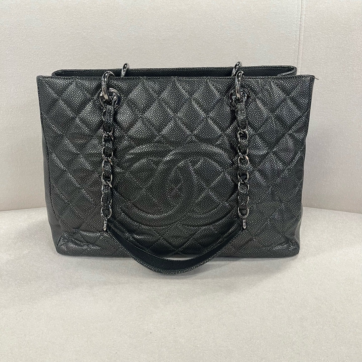 Chanel - Other - Leather - Grey - (medium)