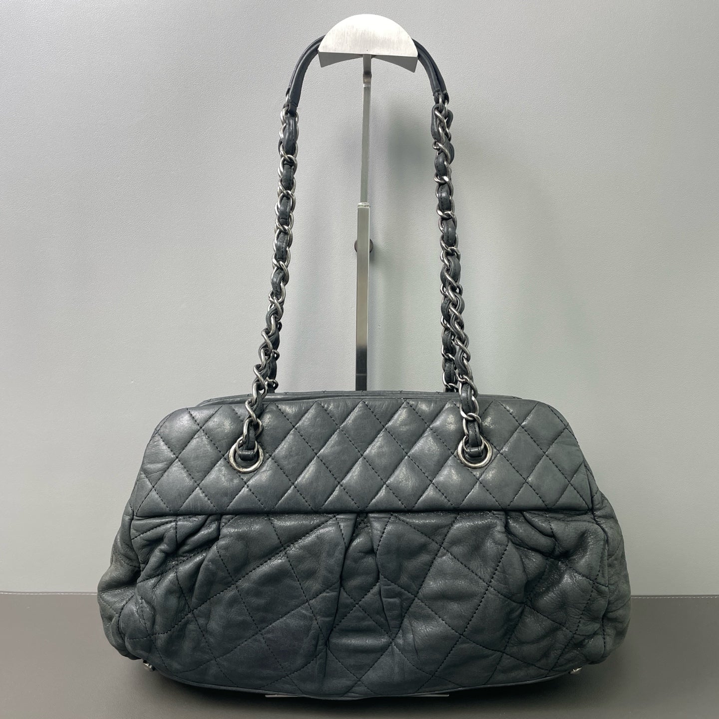 Chanel - Other - Leather - Grey - (Medium)