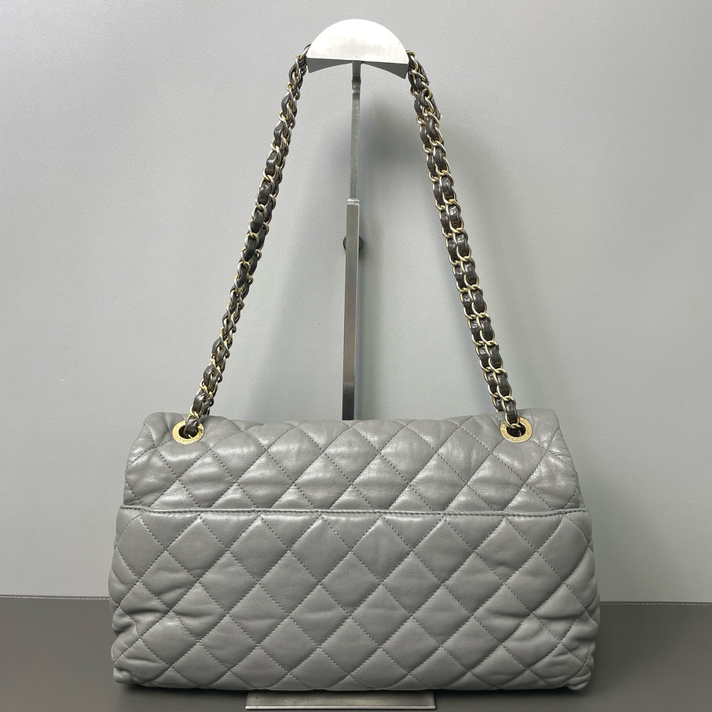 Chanel - Other - Leather - Grey - (medium)
