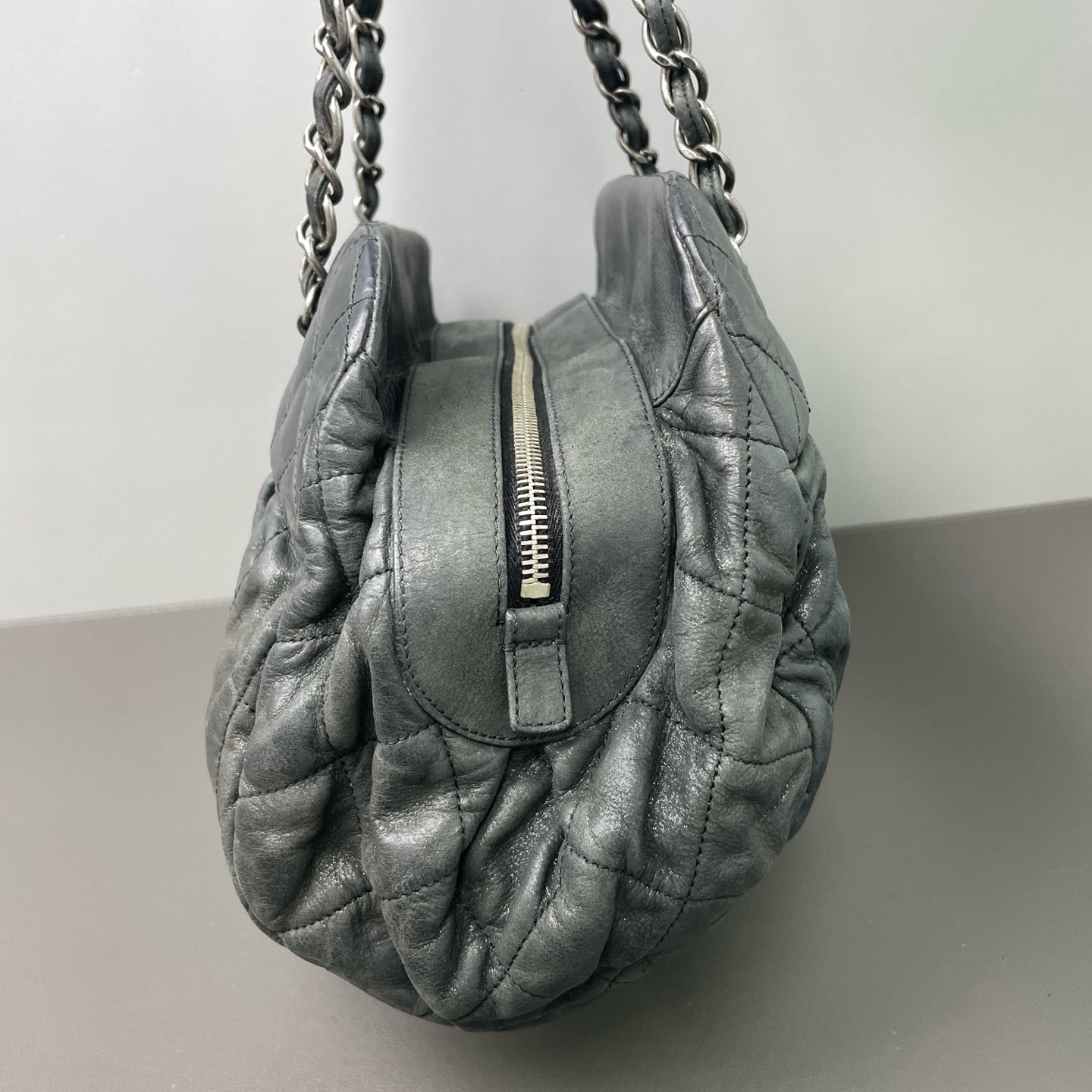 Chanel - Other - Leather - Grey - (Medium)