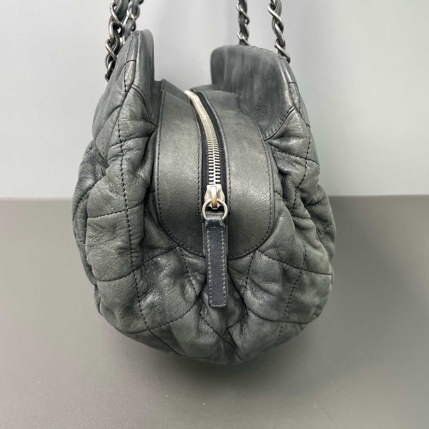 Chanel - Other - Leather - Grey - (Medium)