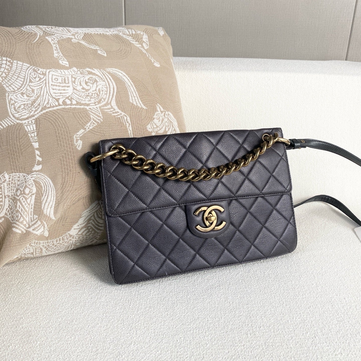 Chanel - Other - Leather - Grey - (medium)