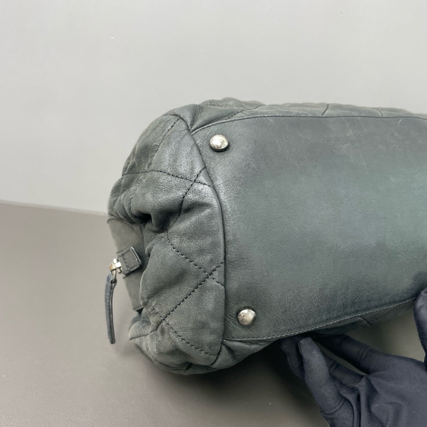 Chanel - Other - Leather - Grey - (Medium)