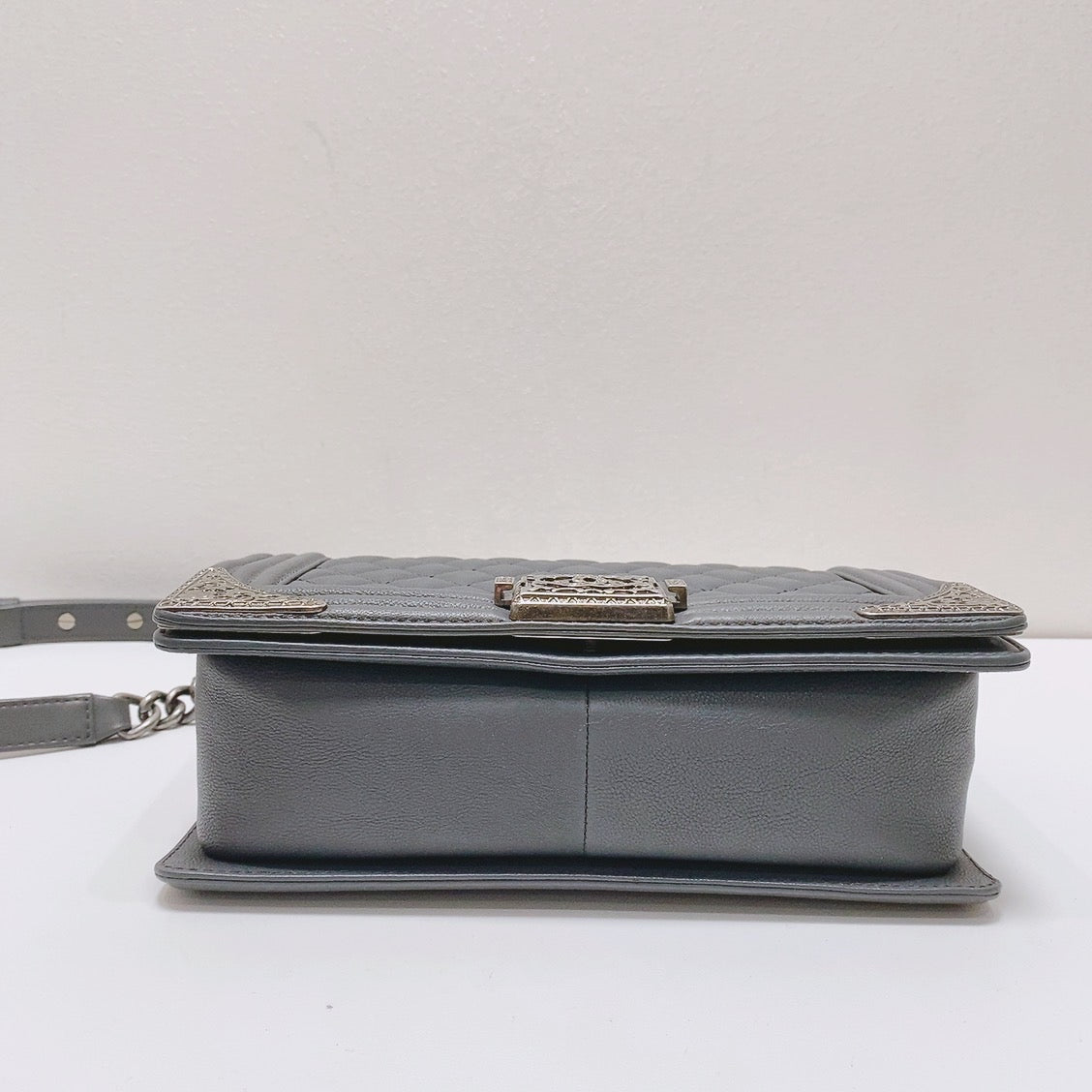 Chanel - Other - Leather - Grey - (medium)