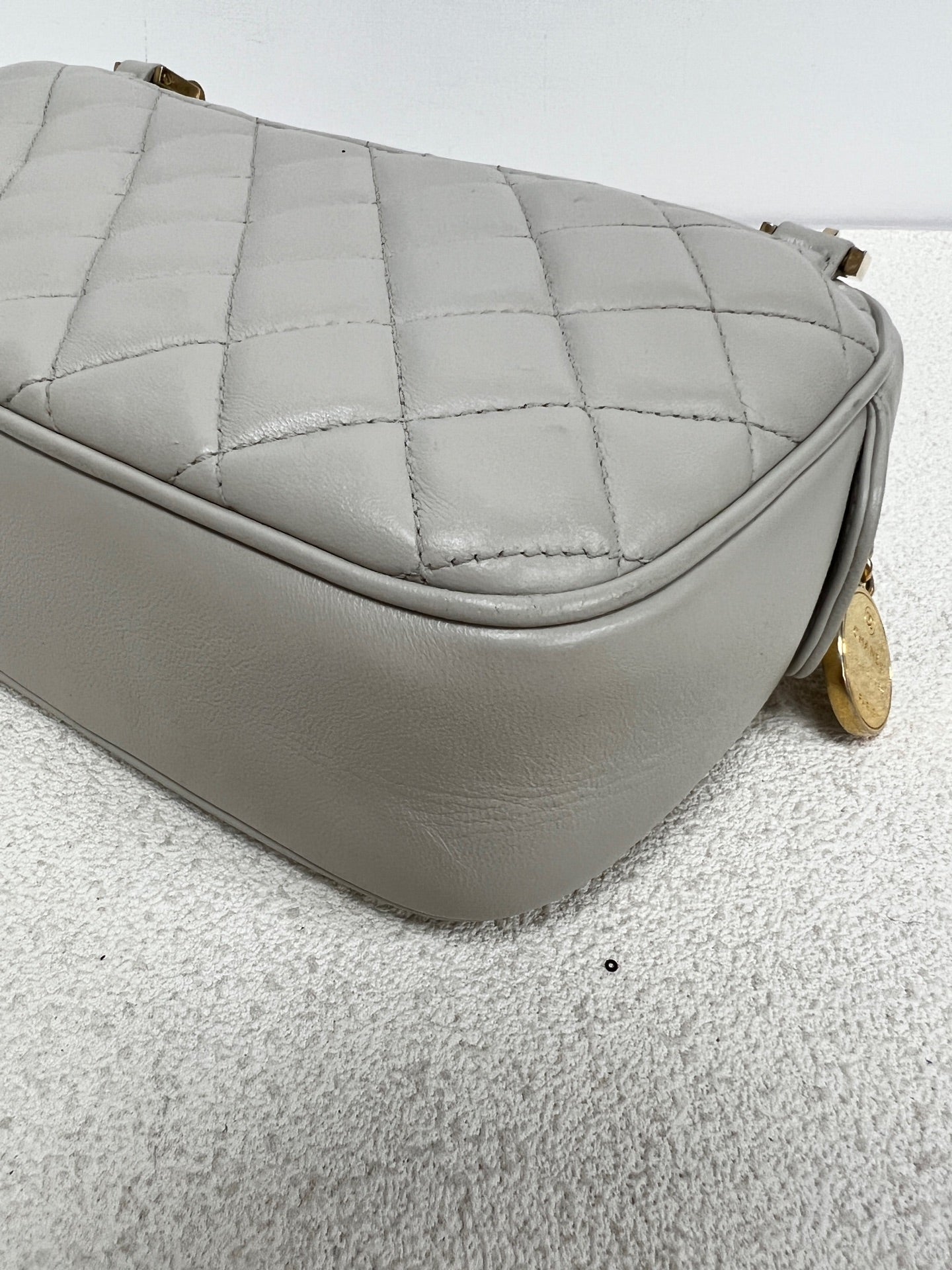 Chanel - Other - Leather - Grey - (medium)