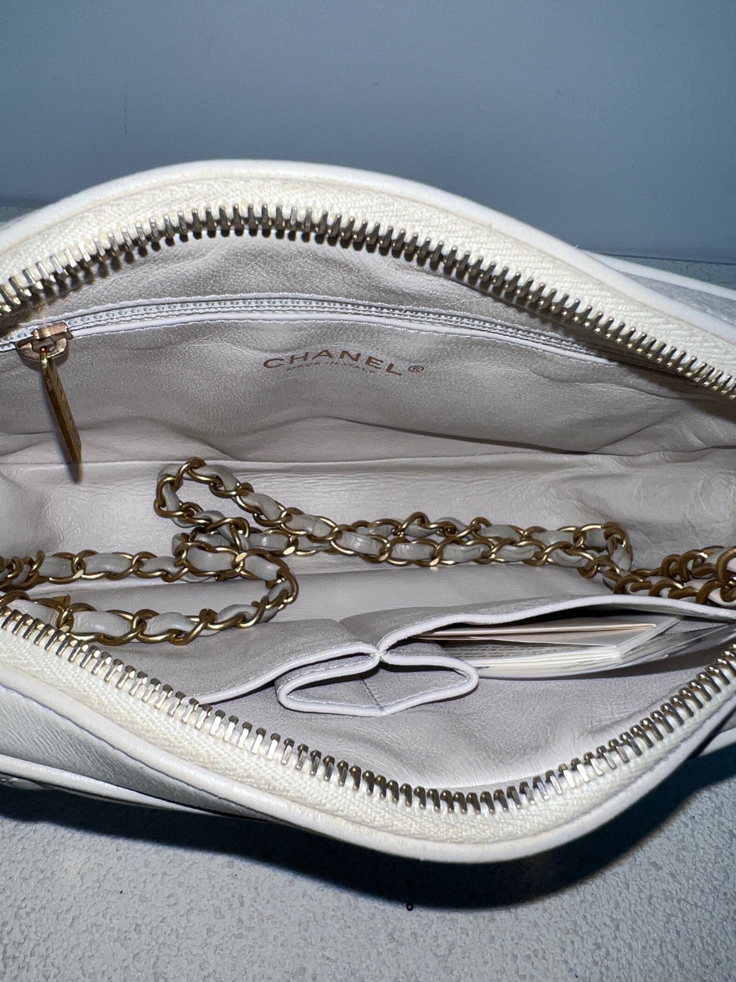 Chanel - Other - Leather - Grey - (medium)
