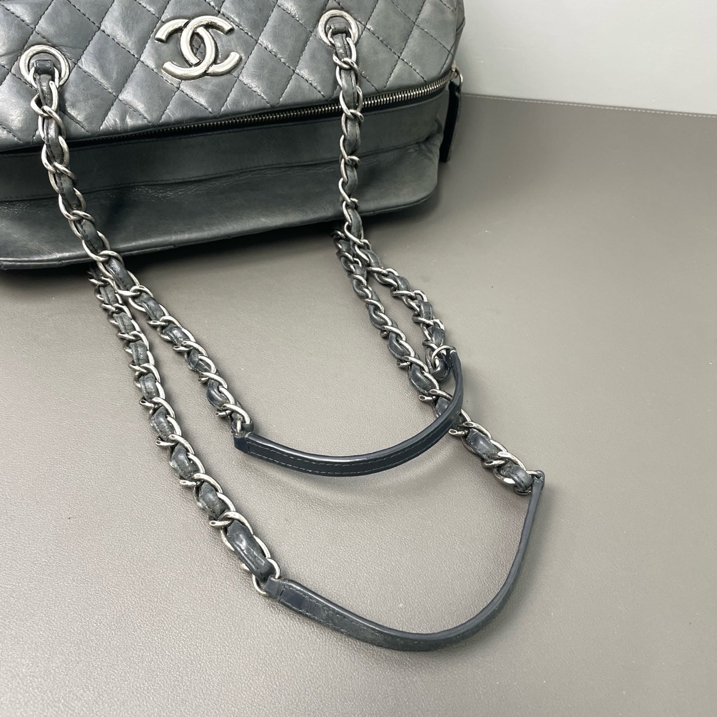 Chanel - Other - Leather - Grey - (Medium)
