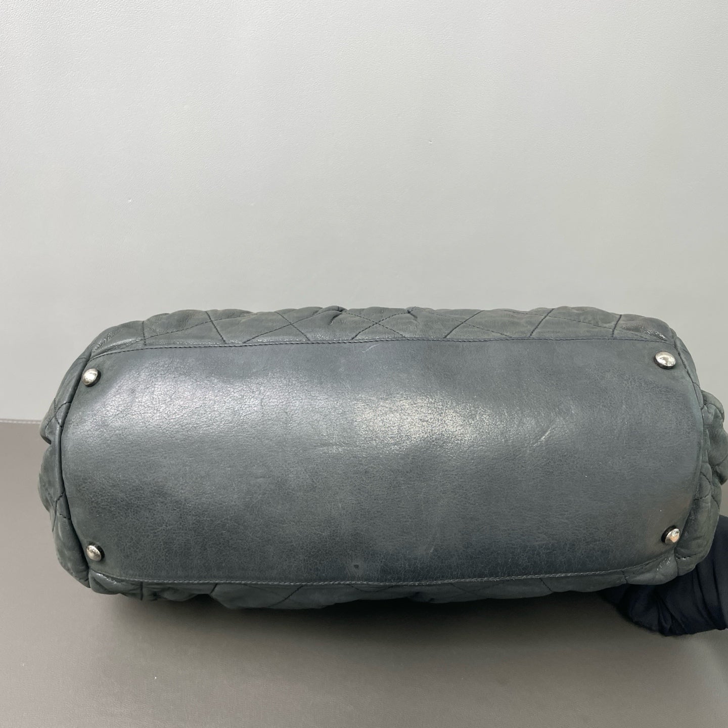 Chanel - Other - Leather - Grey - (Medium)