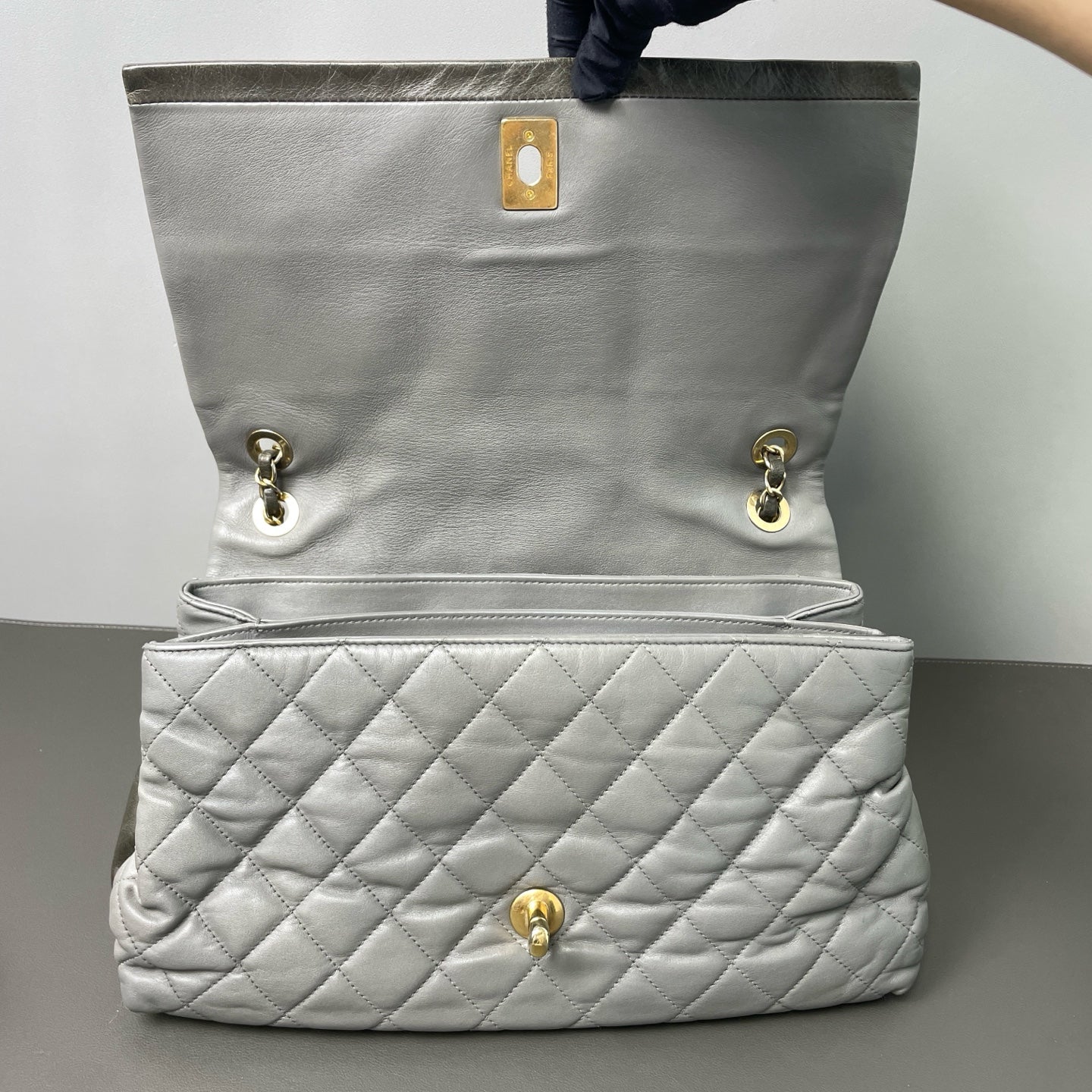 Chanel - Other - Leather - Grey - (medium)
