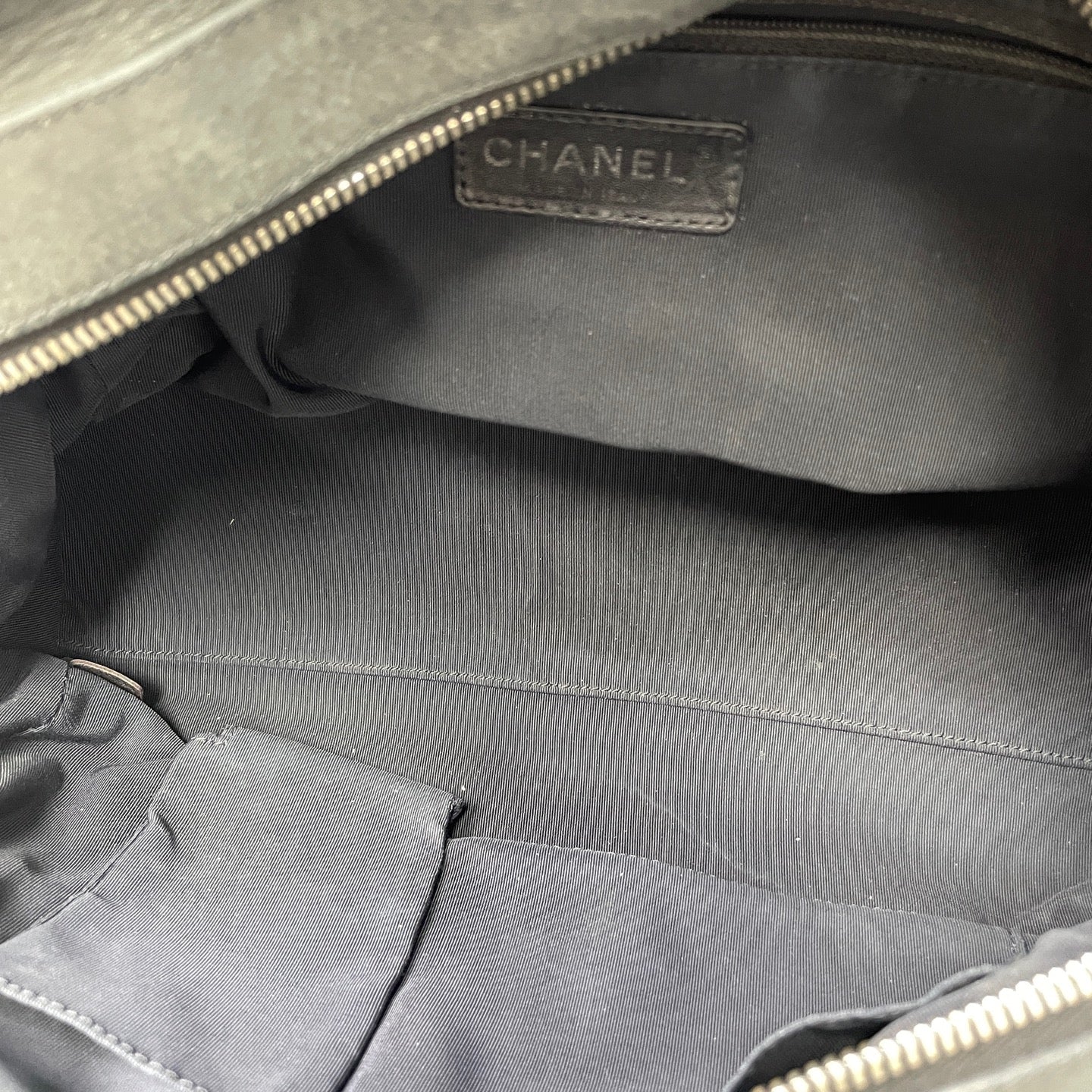 Chanel - Other - Leather - Grey - (Medium)