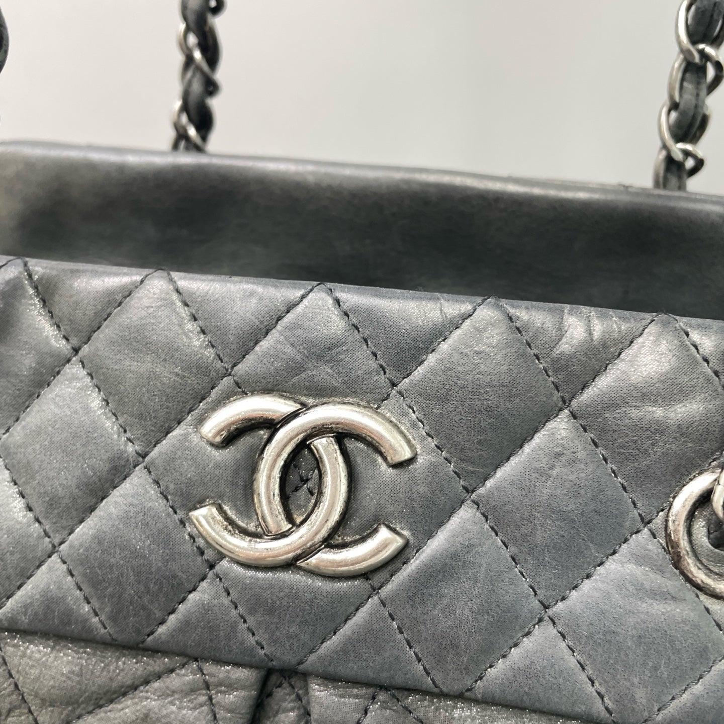 Chanel - Other - Leather - Grey - (Medium)
