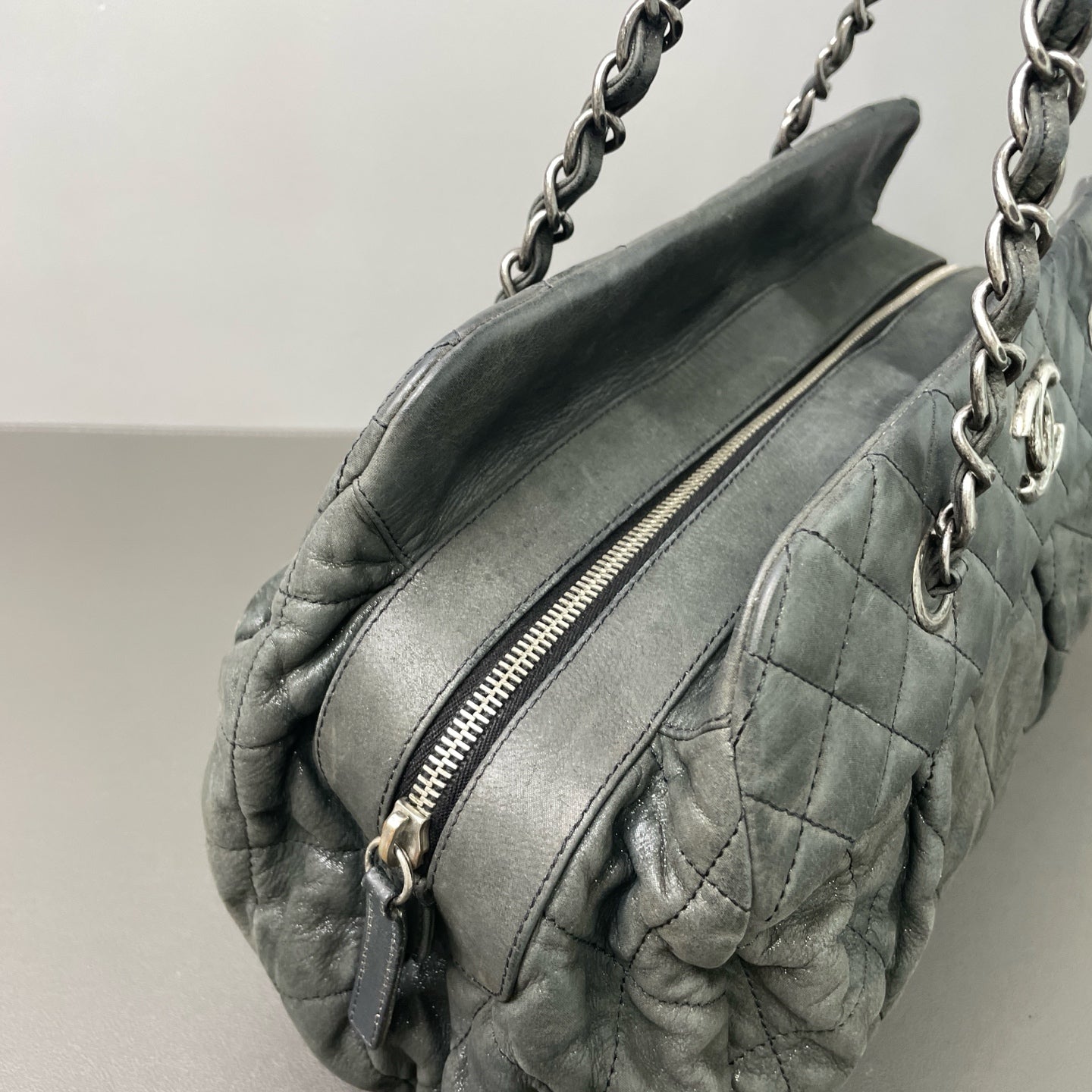 Chanel - Other - Leather - Grey - (Medium)