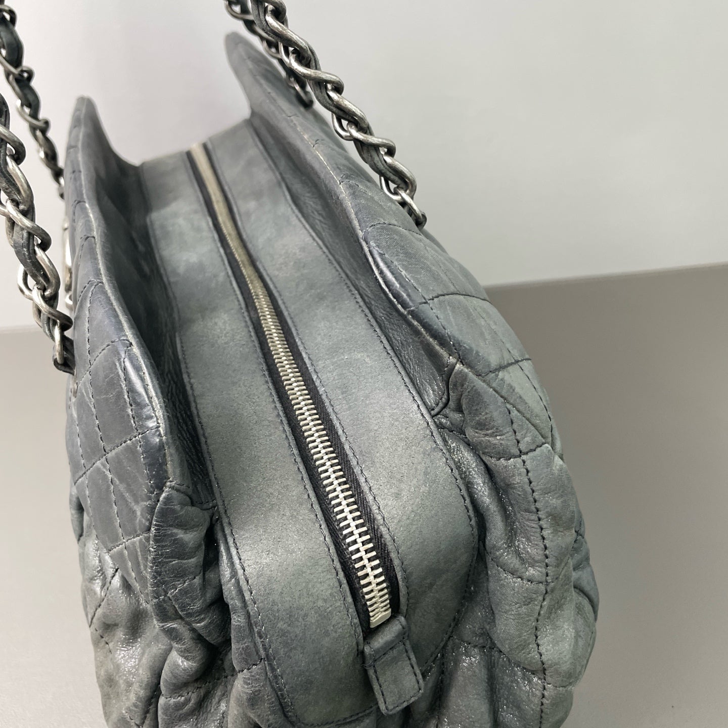 Chanel - Other - Leather - Grey - (Medium)